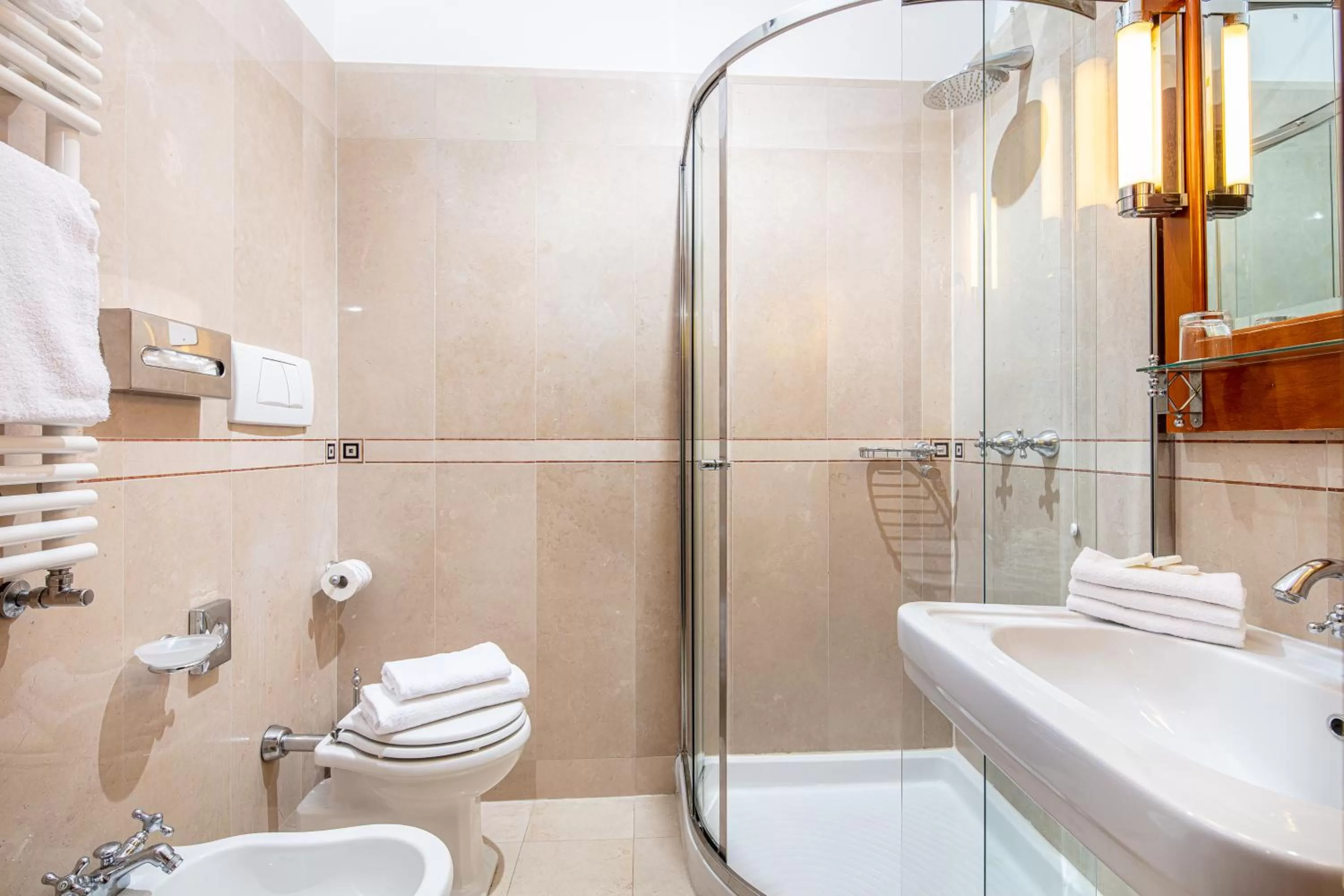 Bathroom in All’Angelo Art Hotel