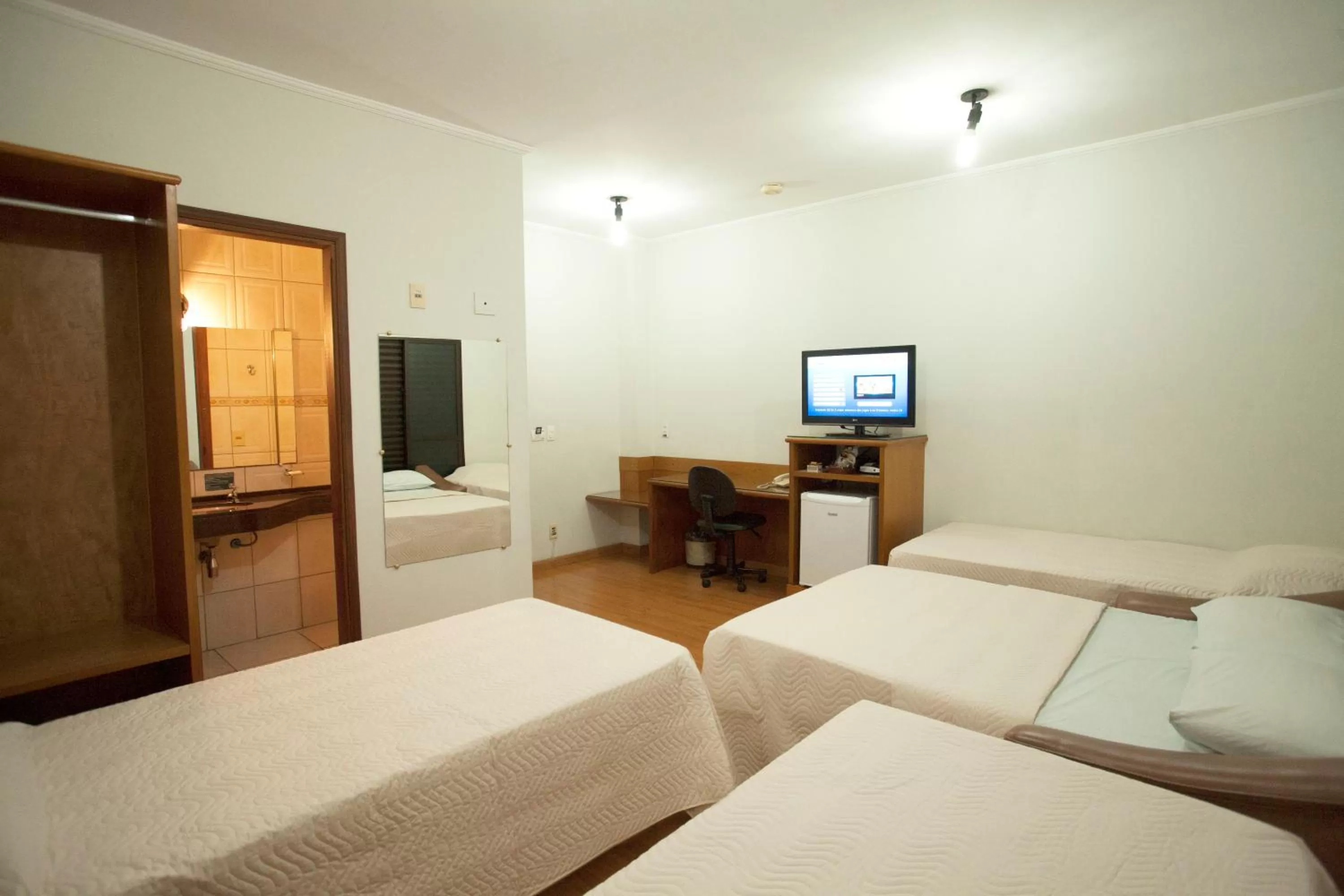 Photo of the whole room, Bed in Indaiá Hotel Residence