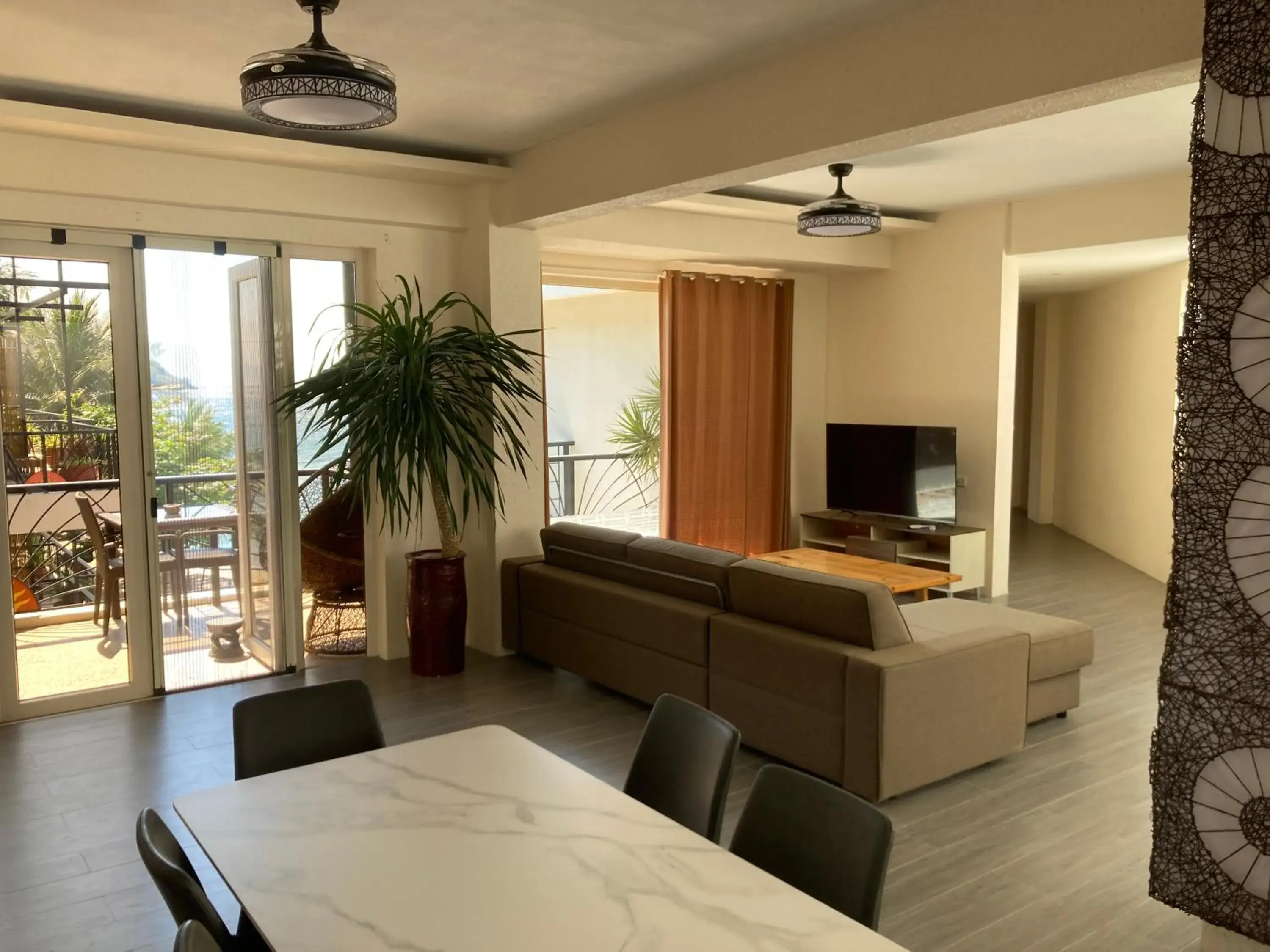 Living room, Seating Area in Sunset At Aninuan Beach Resort