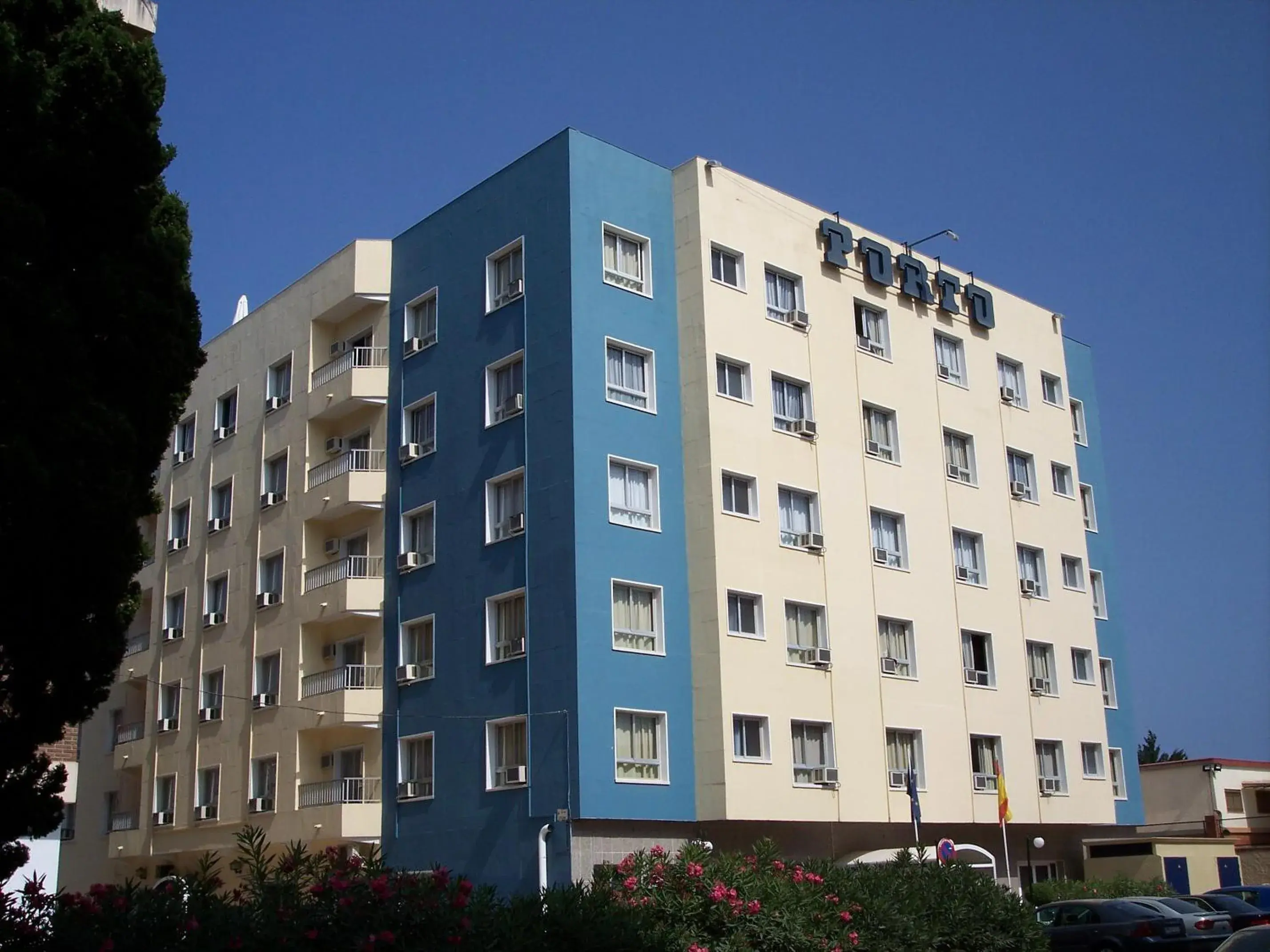 Facade/entrance in Hotel Porto