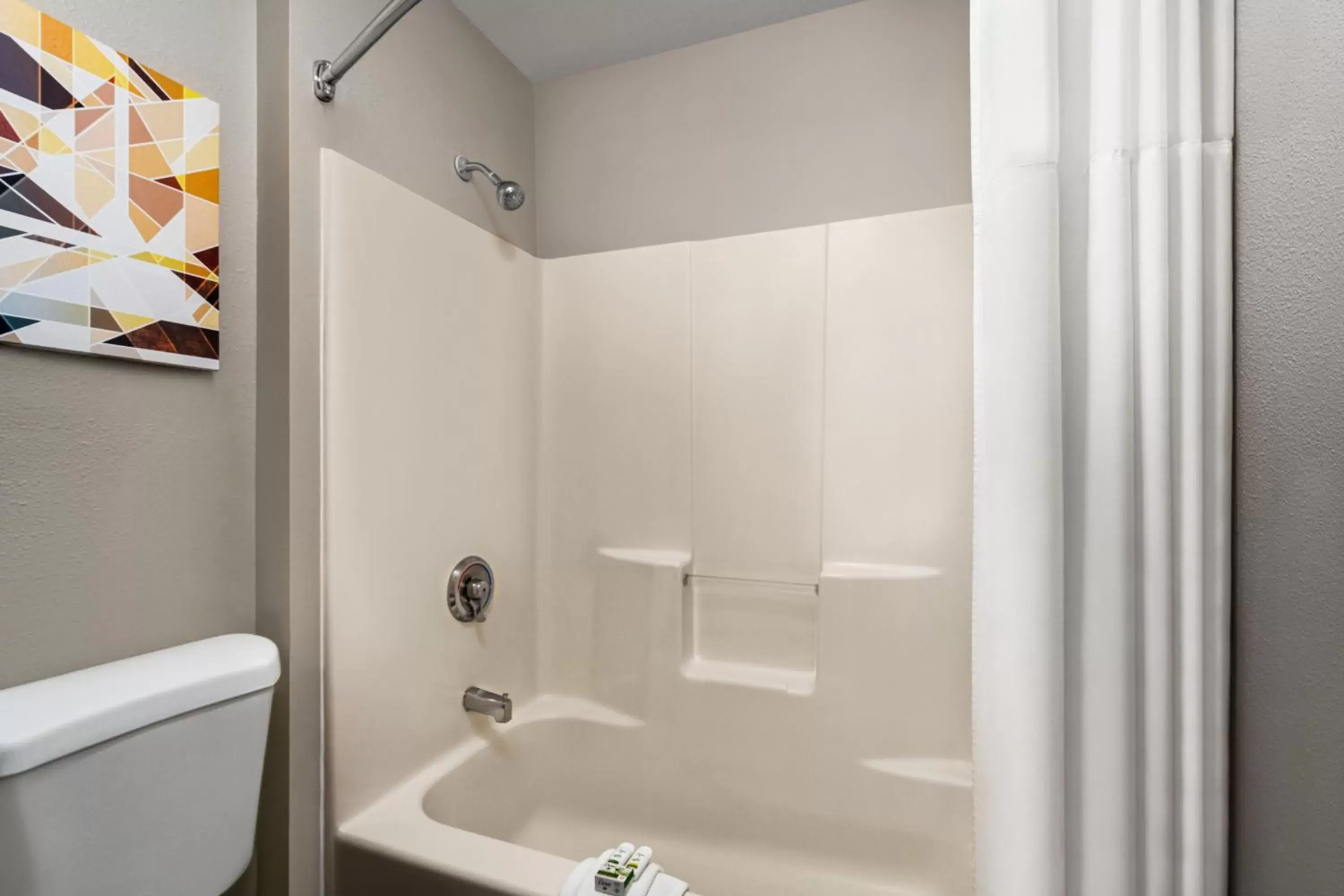 Shower, Bathroom in La Quinta by Wyndham Chicago Tinley Park