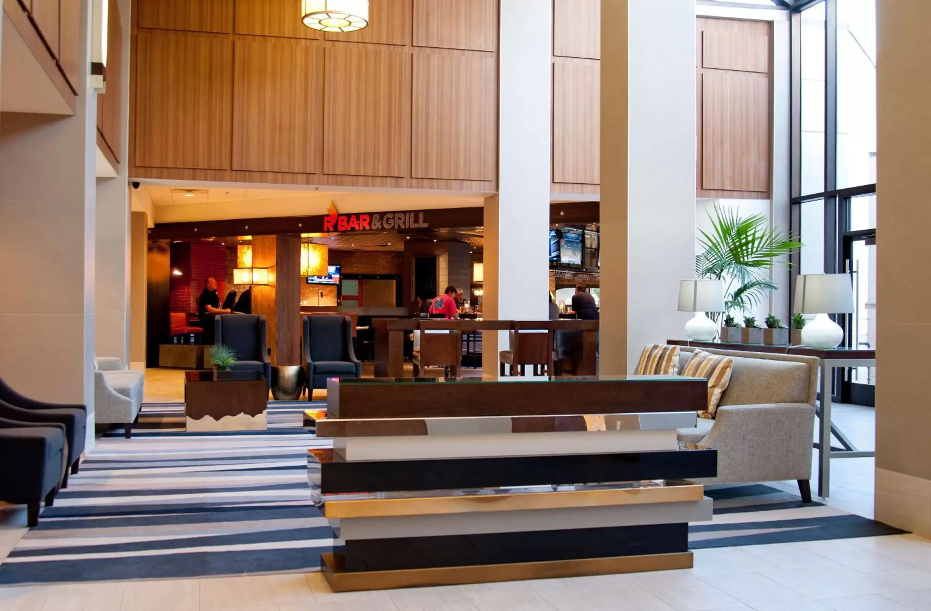 Dining area in Hilton Arlington