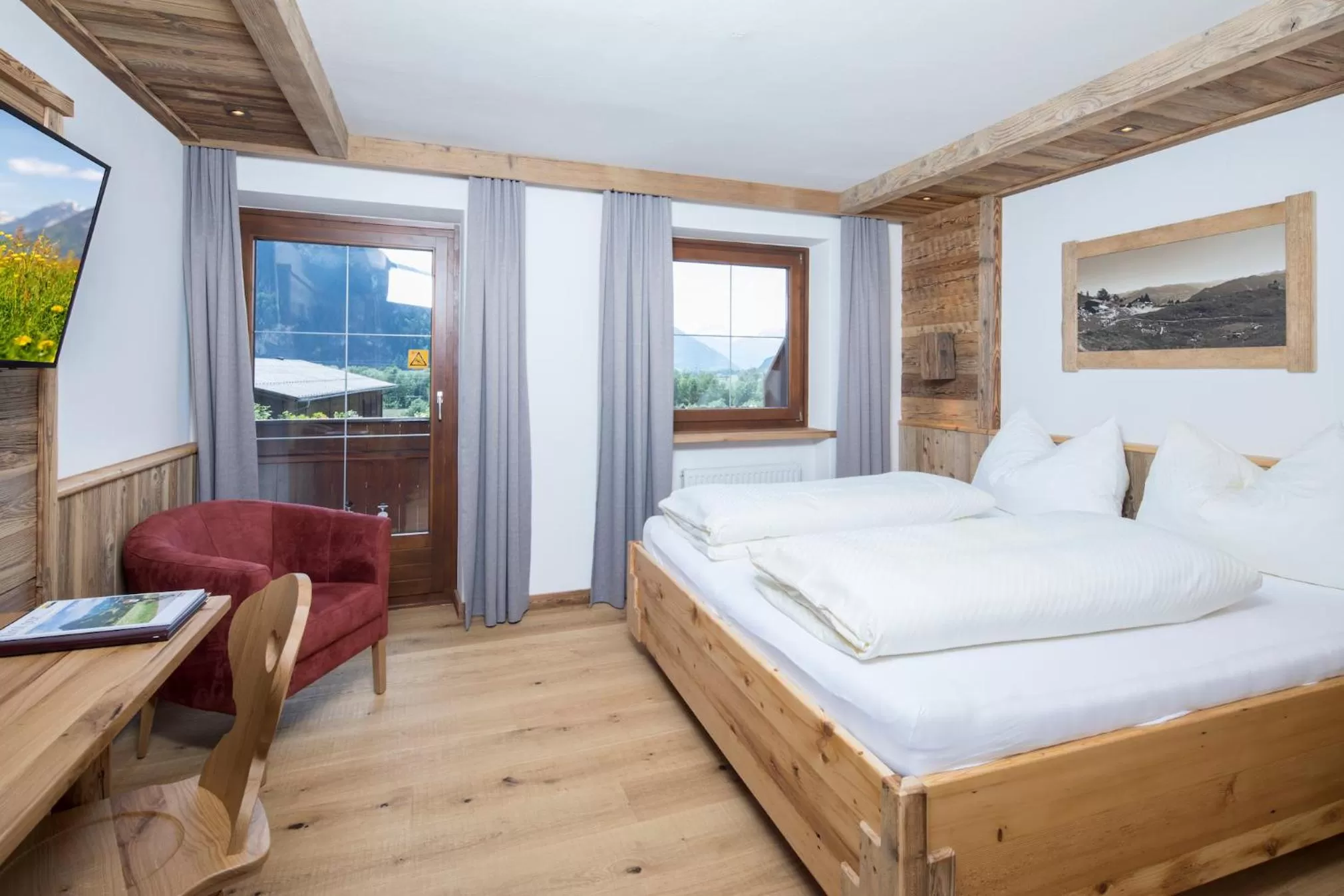 Photo of the whole room, Bed in Hotel Hauserwirt