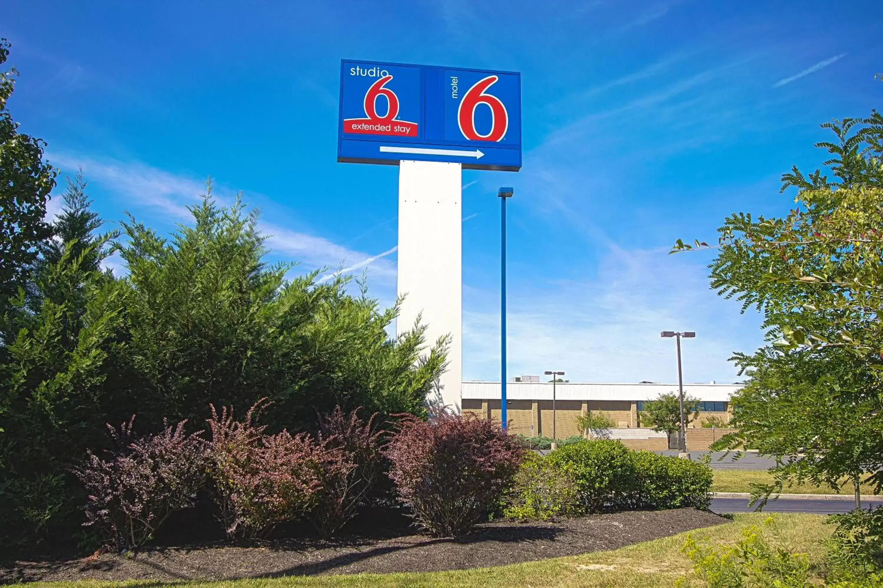 Facade/entrance, Property Building in Motel 6-East Brunswick, NJ