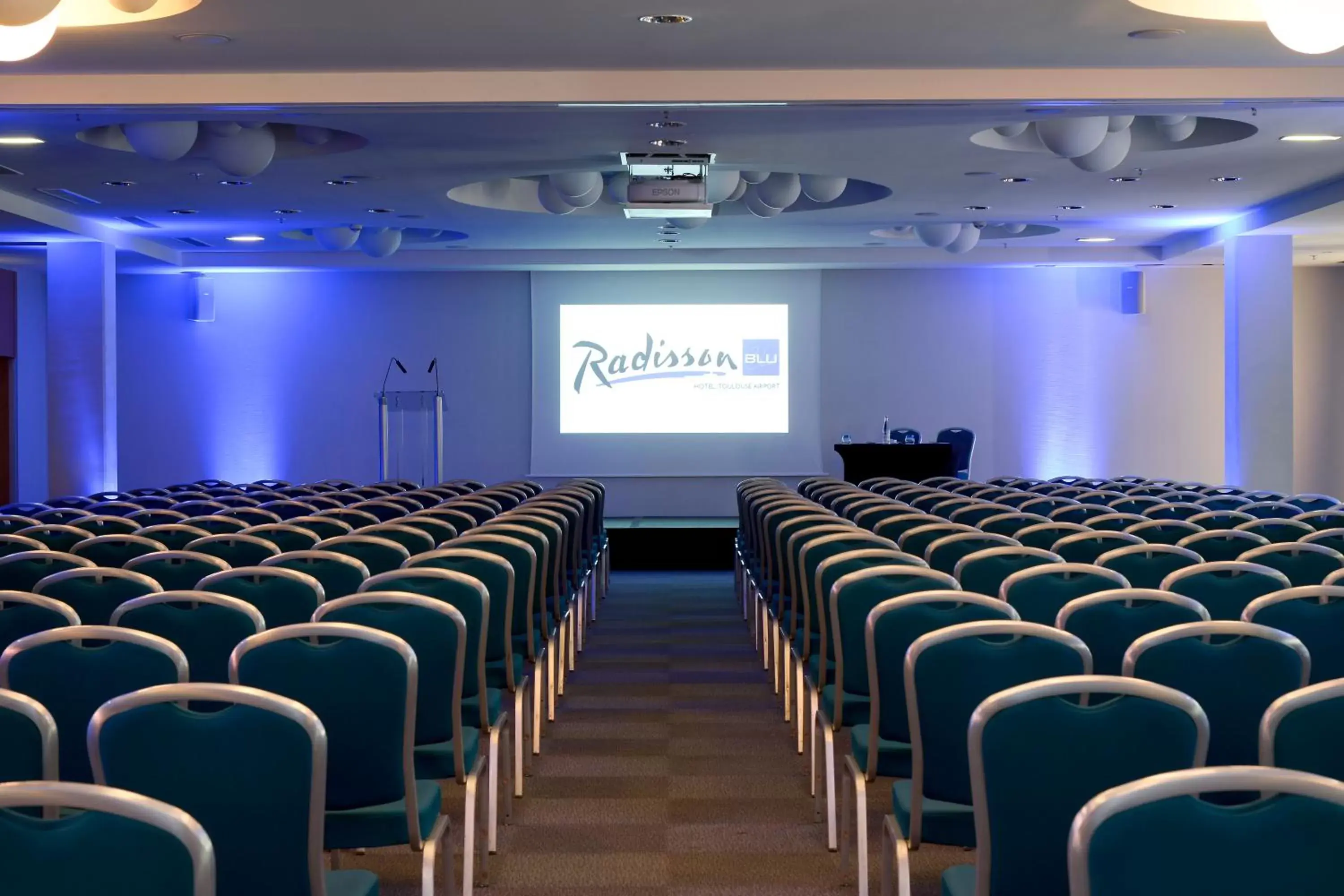 Meeting/conference room in Radisson Blu Hotel Toulouse Airport