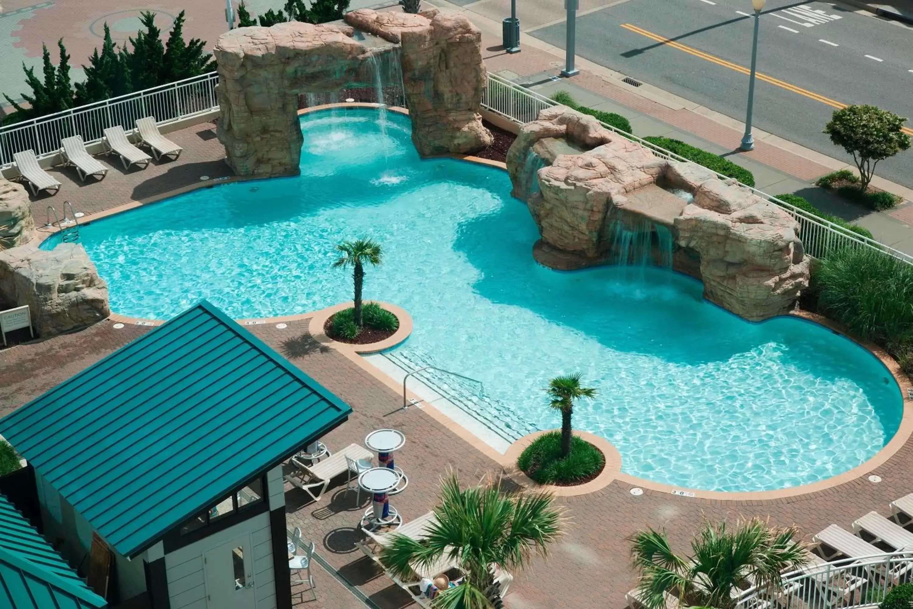 Swimming pool, Pool View in Courtyard Virginia Beach Oceanfront / North 37th Street