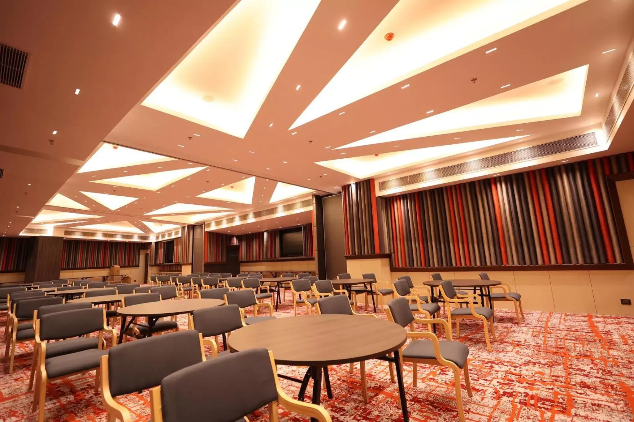 Meeting/conference room in Holiday Inn Express & Suites Jaipur Gopalpura