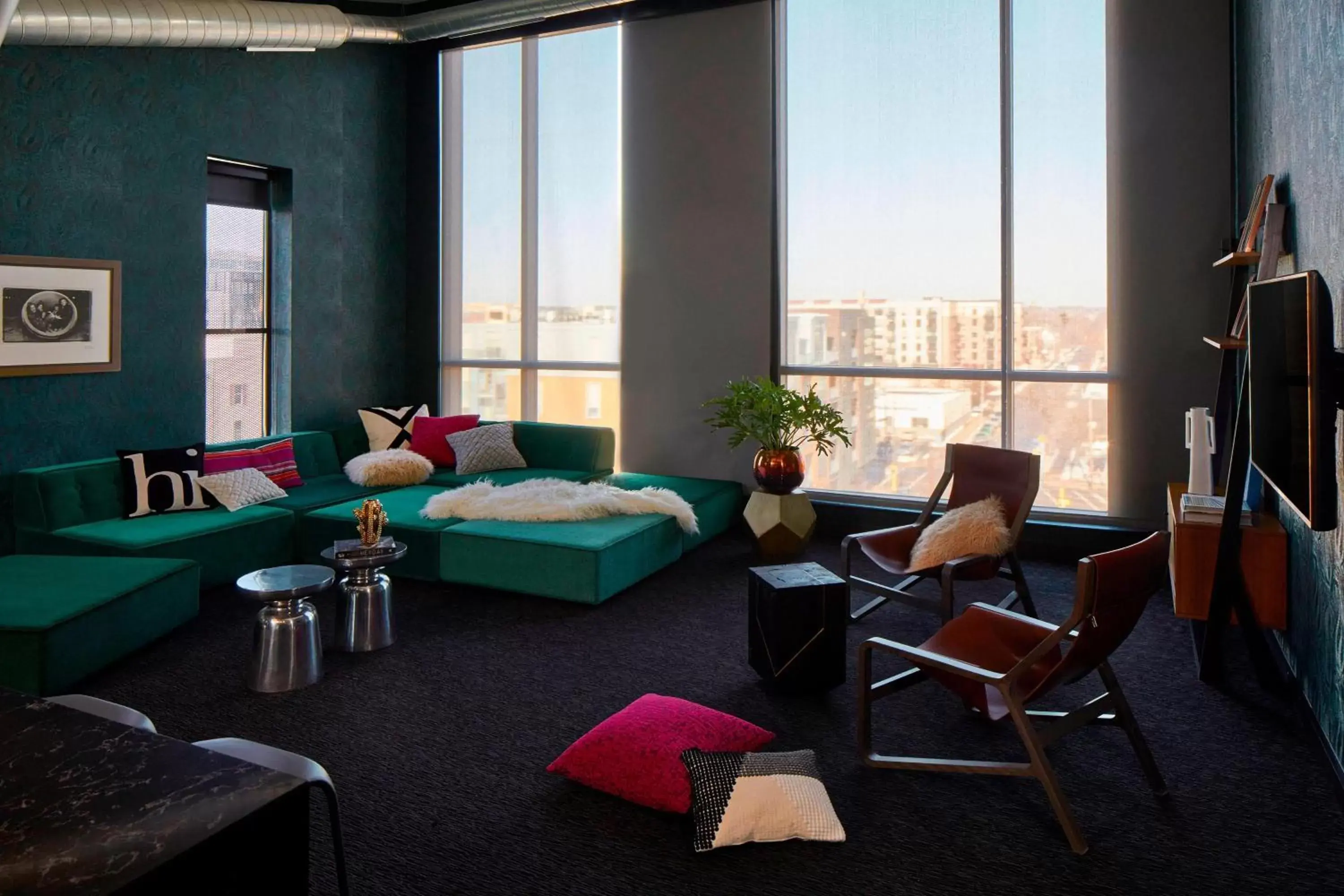 Meeting/conference room in MOXY Minneapolis Uptown
