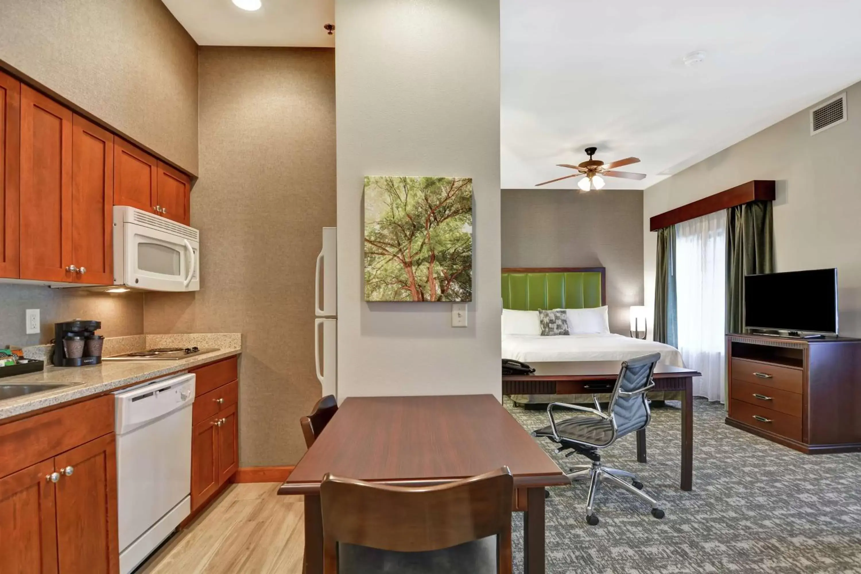 Bedroom, Kitchen/Kitchenette in Homewood Suites by Hilton Reno