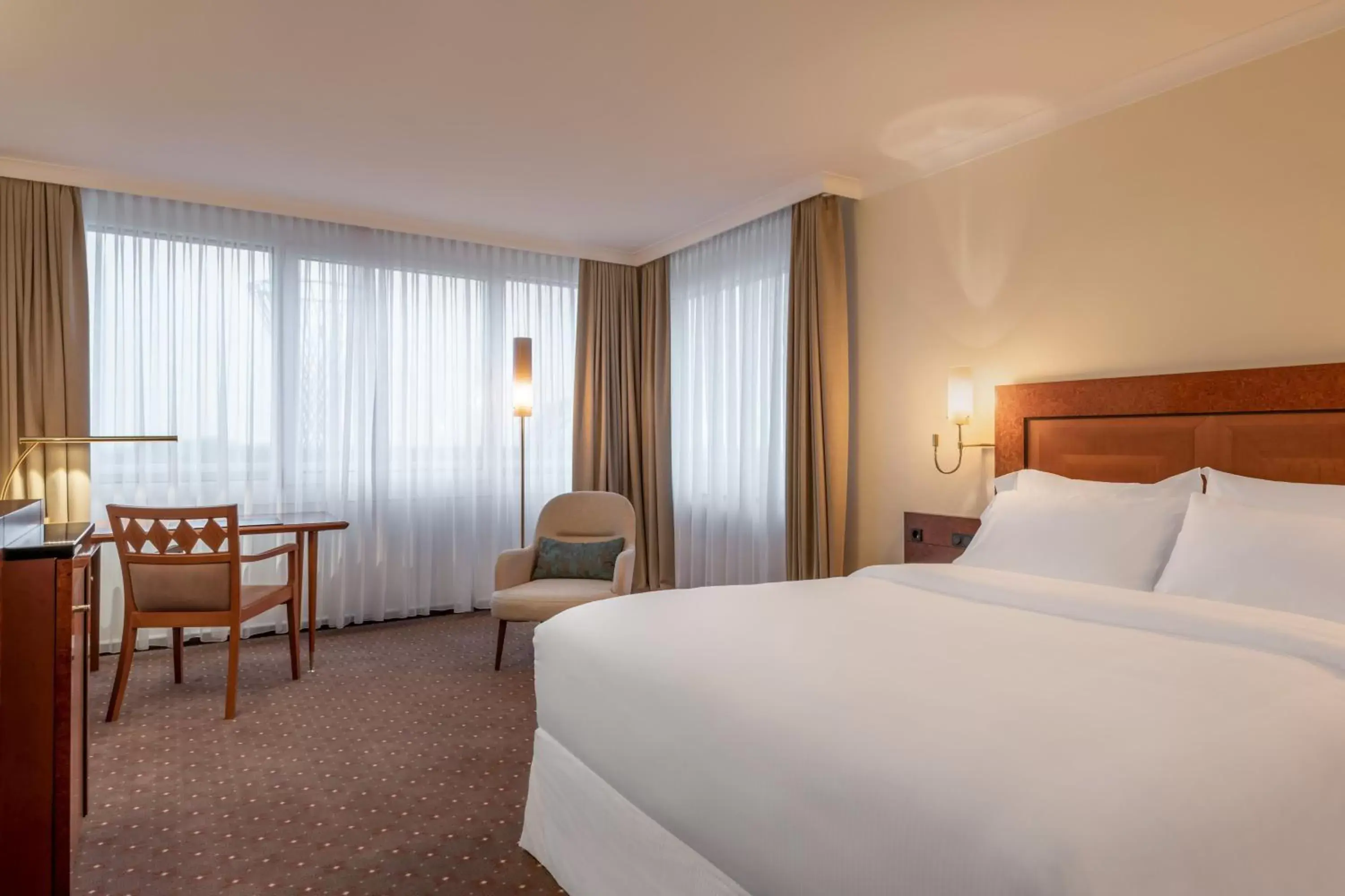 Photo of the whole room, Bed in The Westin Grand Munich