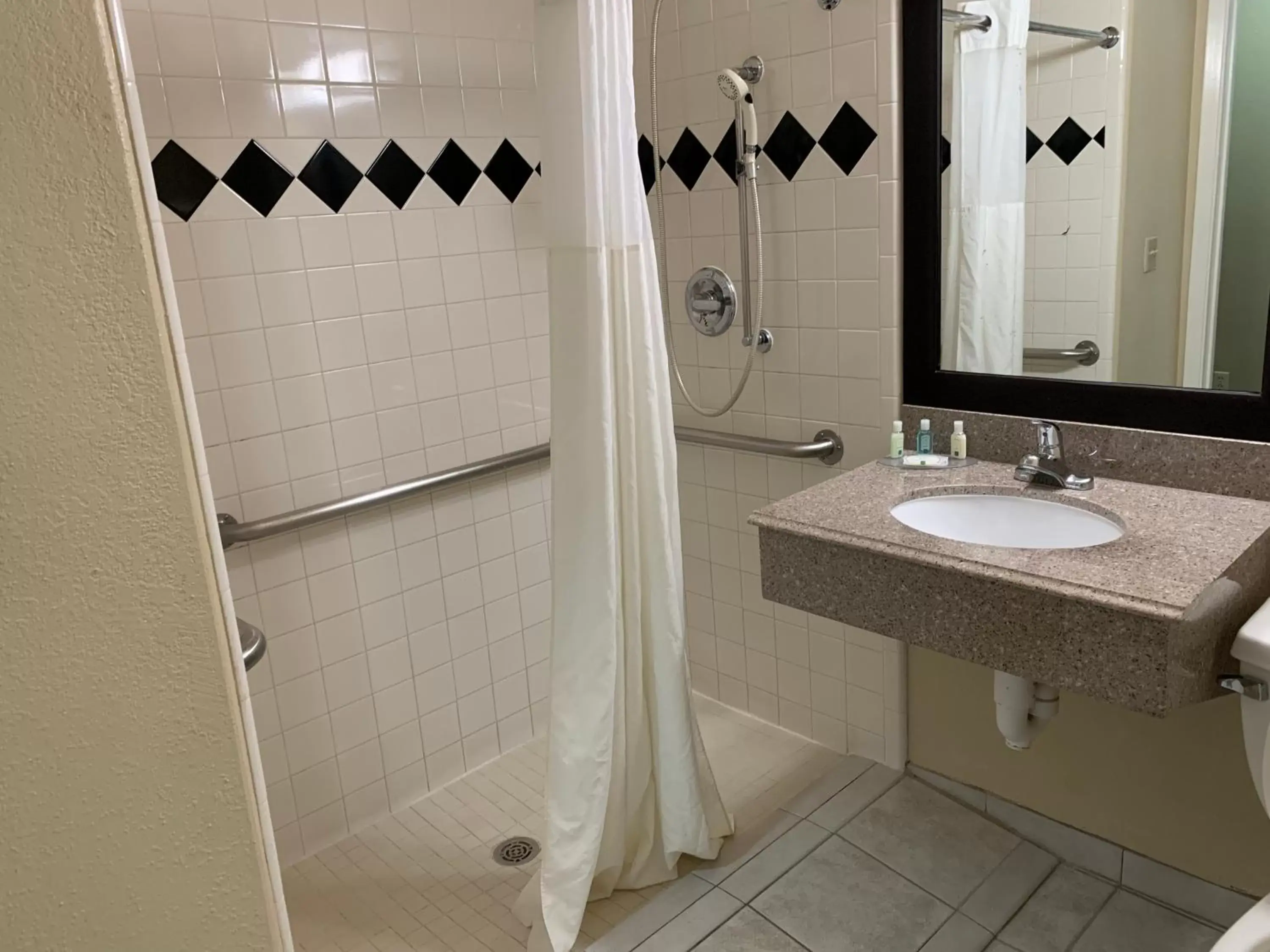 Bathroom in Quality Suites Houston NW Cy-Fair