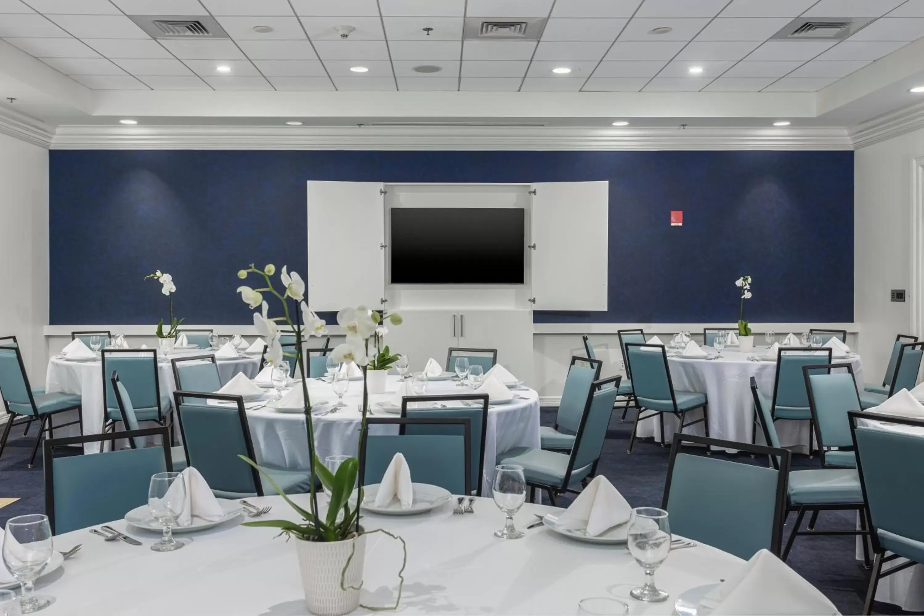 Banquet/Function facilities, Restaurant/Places to Eat in The Pensacola Beach Resort