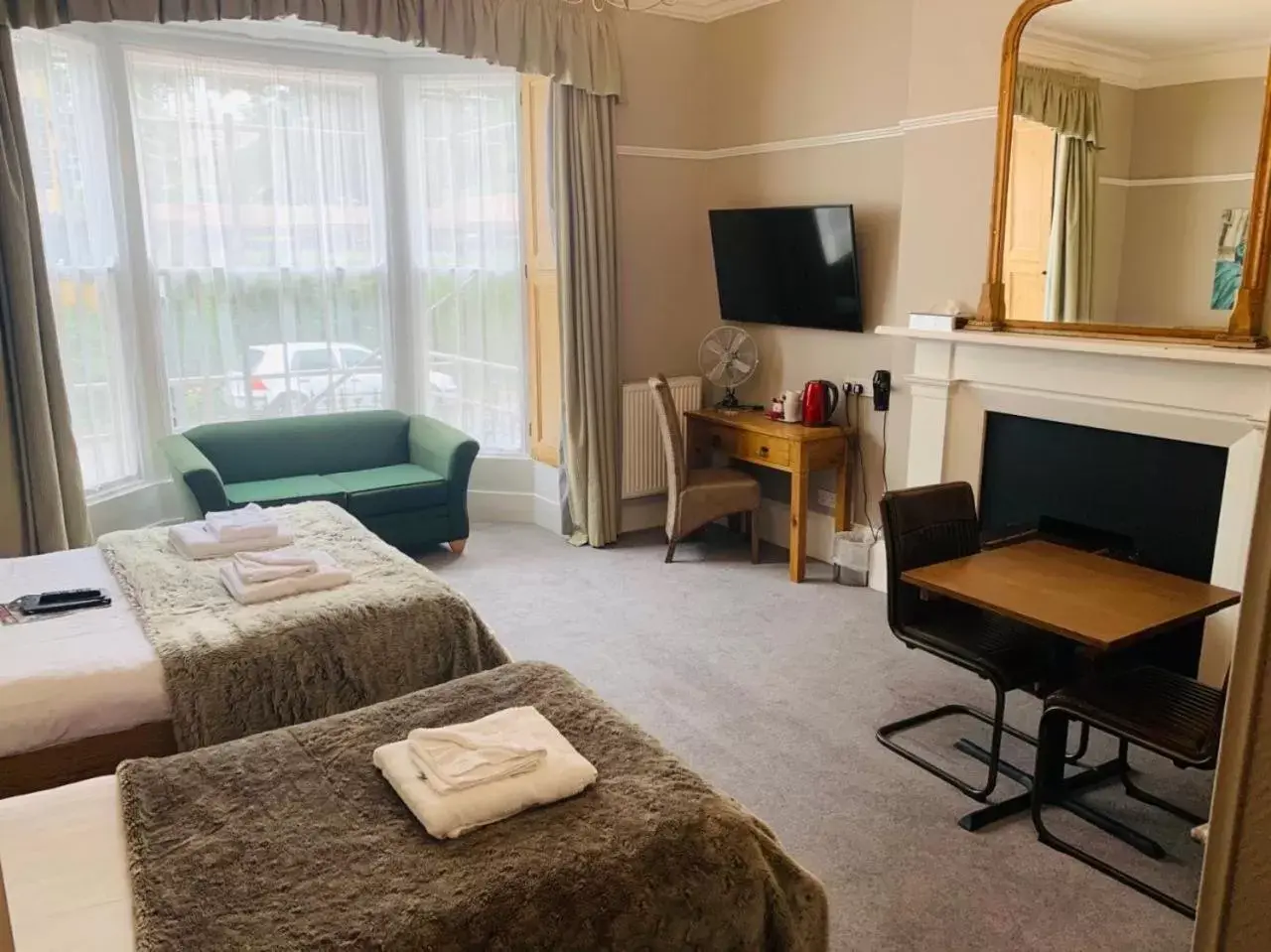 Photo of the whole room, Seating Area in Hedley House Hotel & Apartments