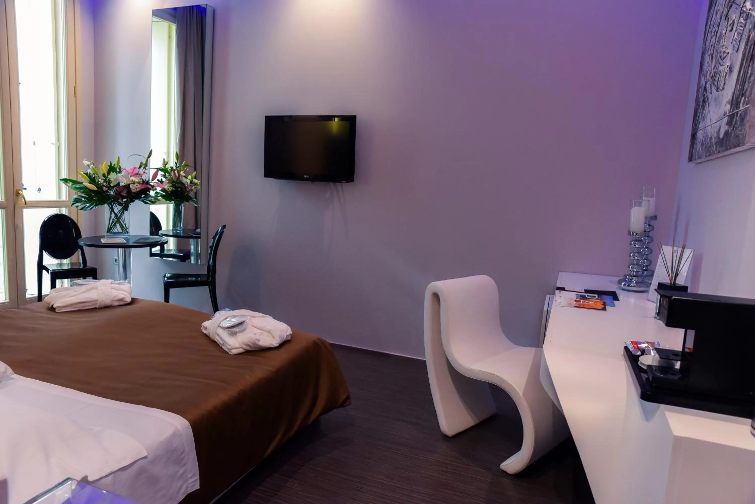 TV and multimedia, Bed in Le Camp Suite & Spa