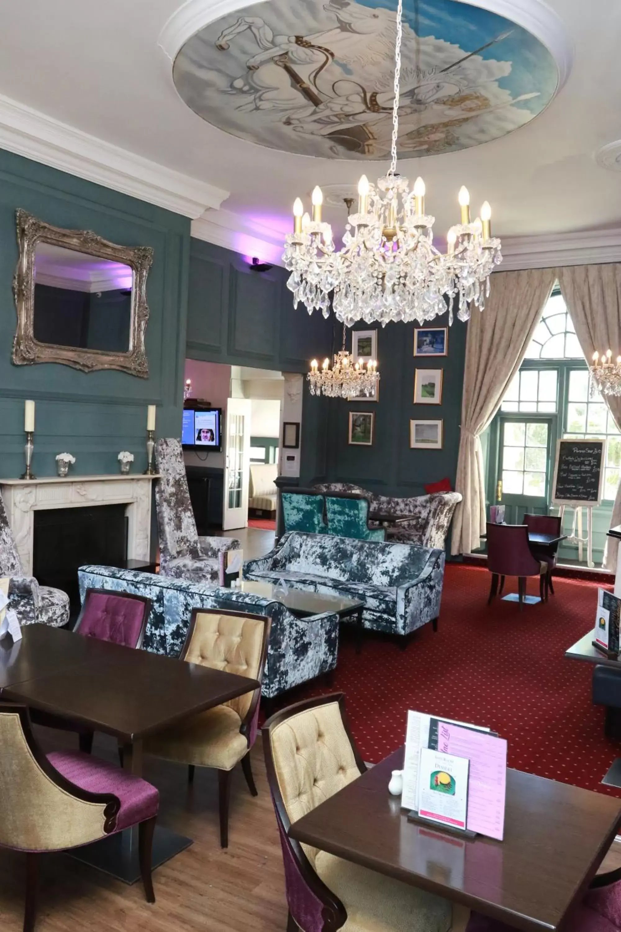 Restaurant/places to eat, Seating Area in Kings Hotel