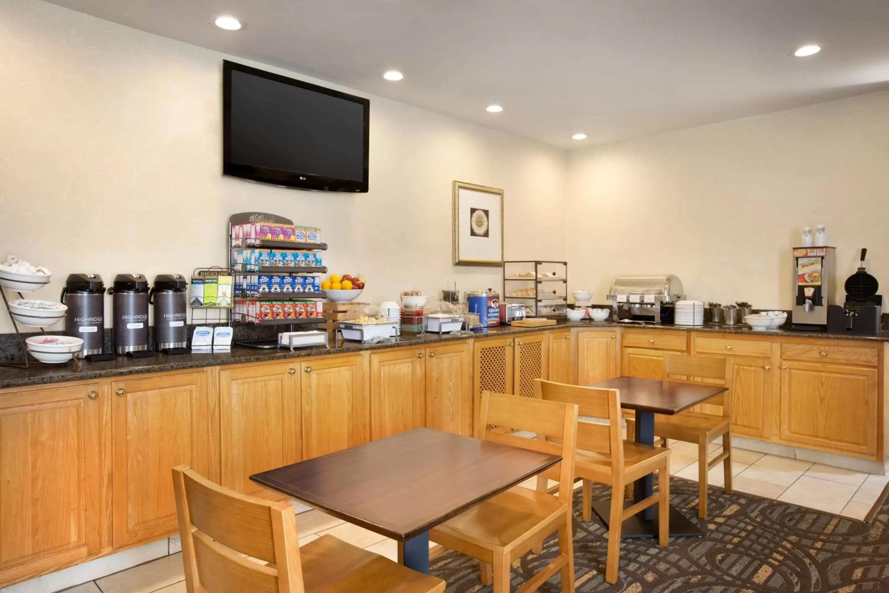 Food and drinks, Restaurant/Places to Eat in Country Inn & Suites by Radisson, Lexington, VA