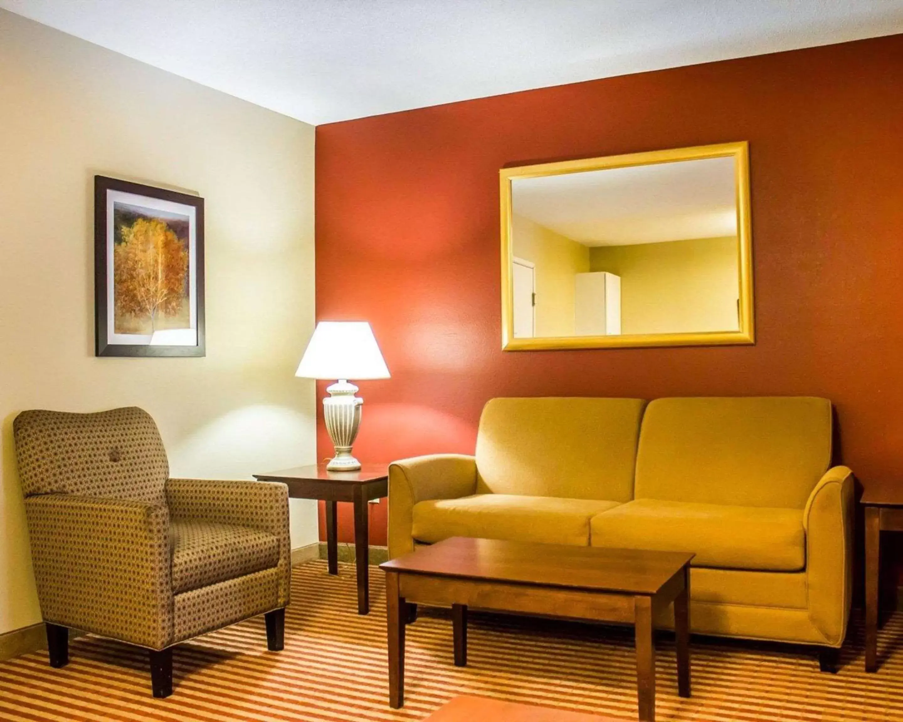 Photo of the whole room, Seating Area in Comfort Inn & Suites