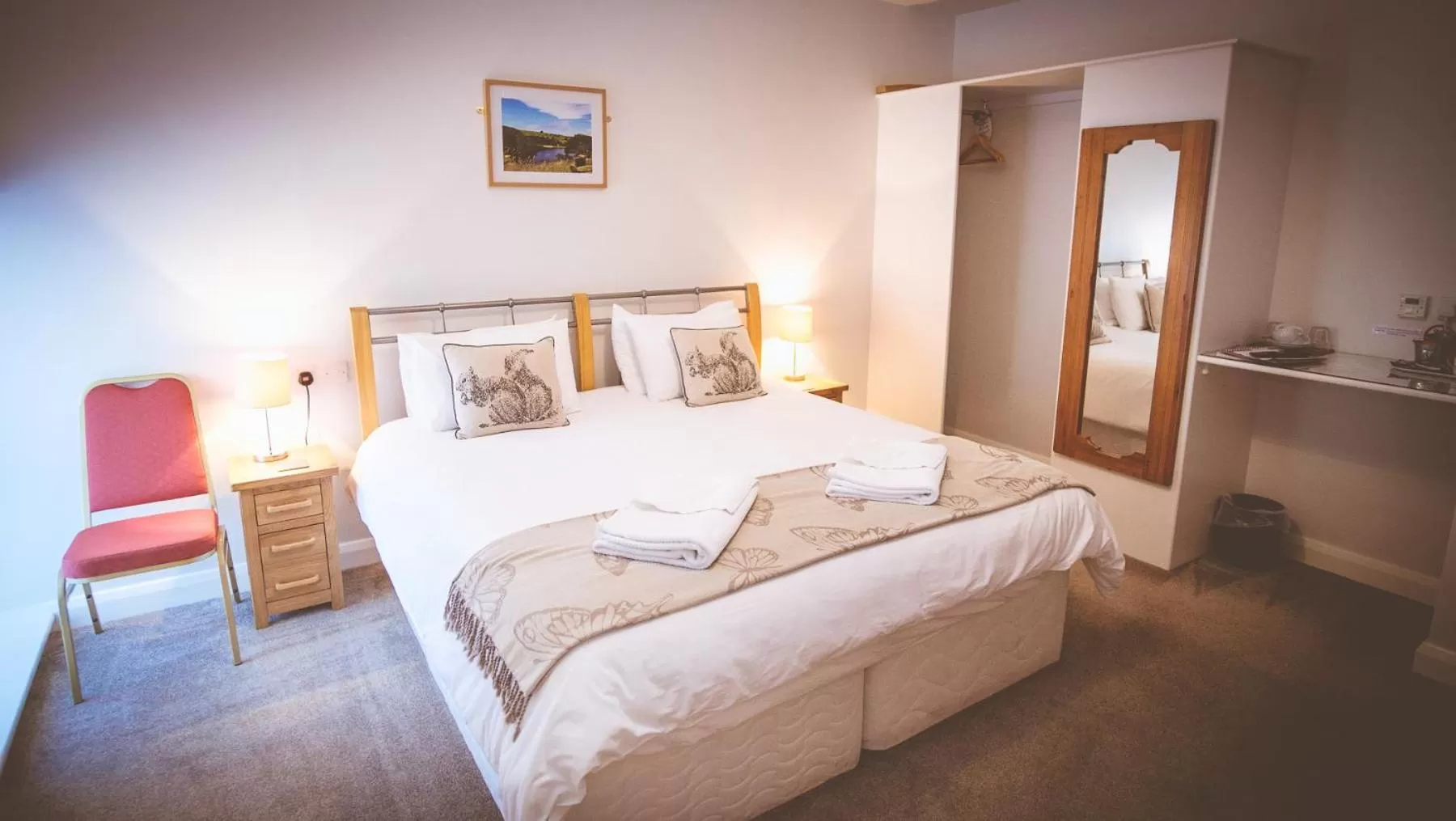 Photo of the whole room, Bed in Coddy's Farm