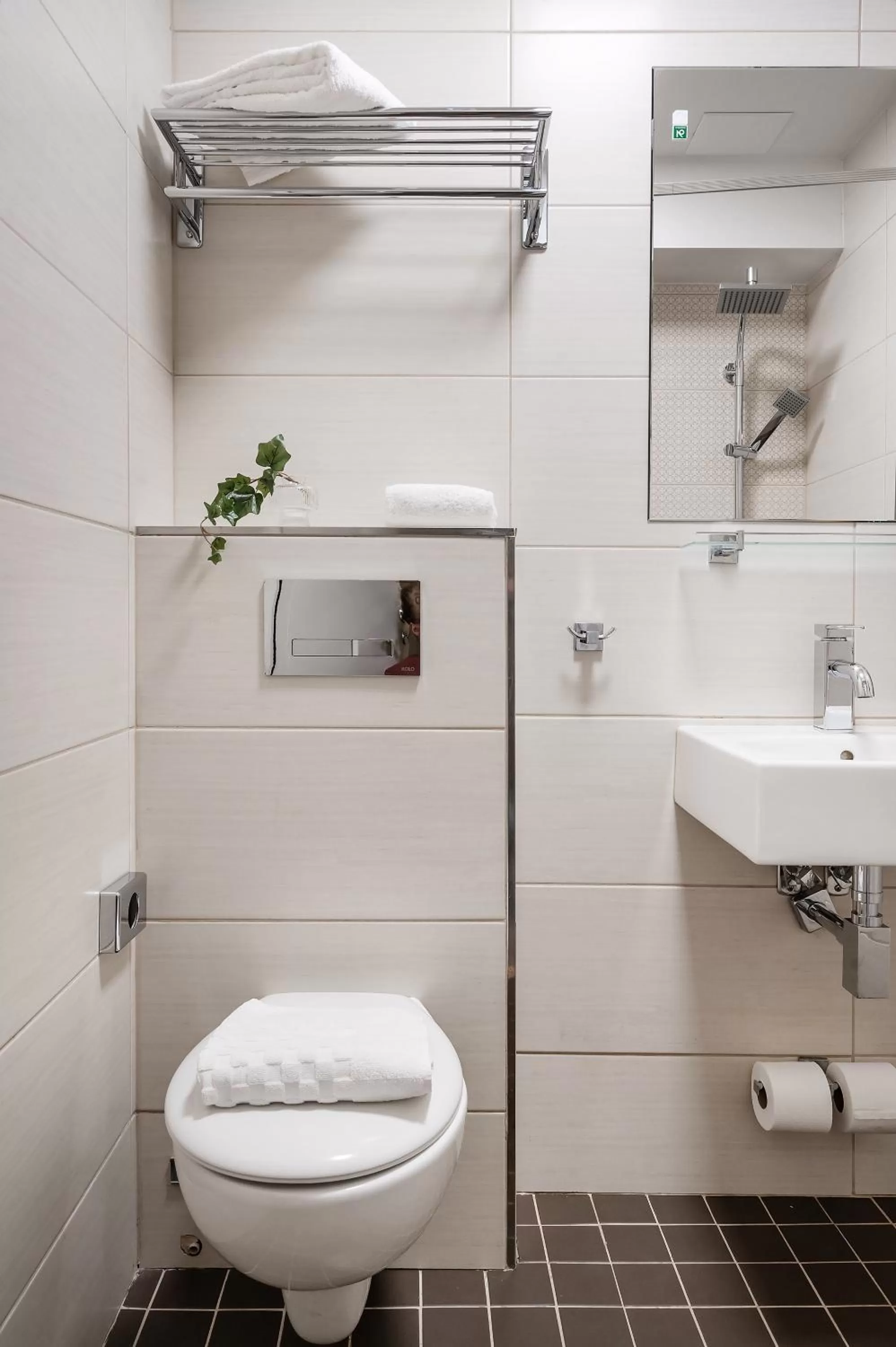 Shower in Hotel Point