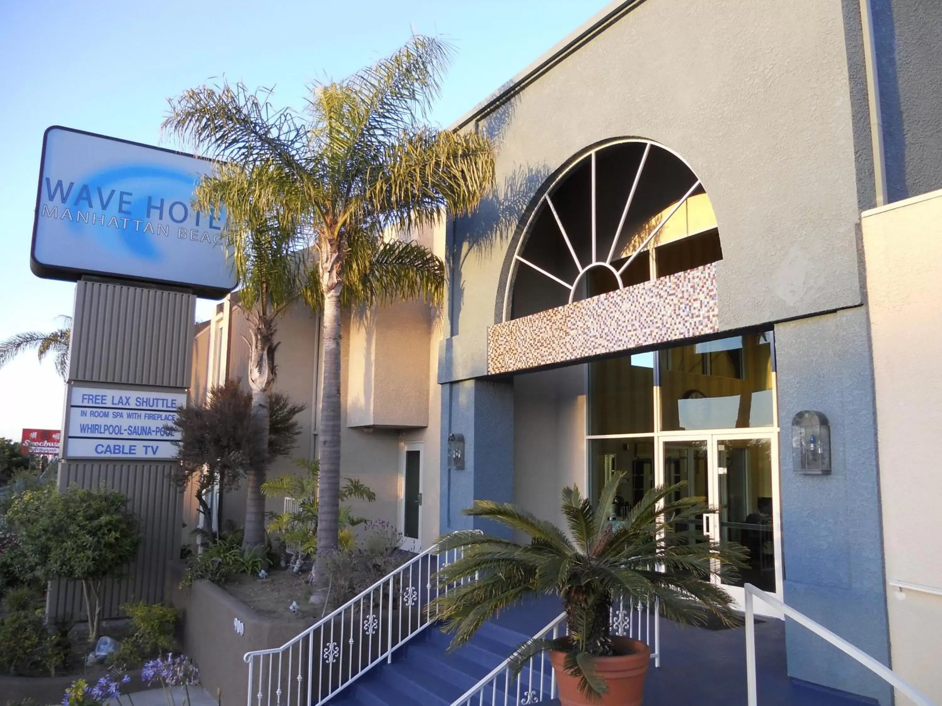 Facade/entrance in Wave Hotel Manhattan Beach