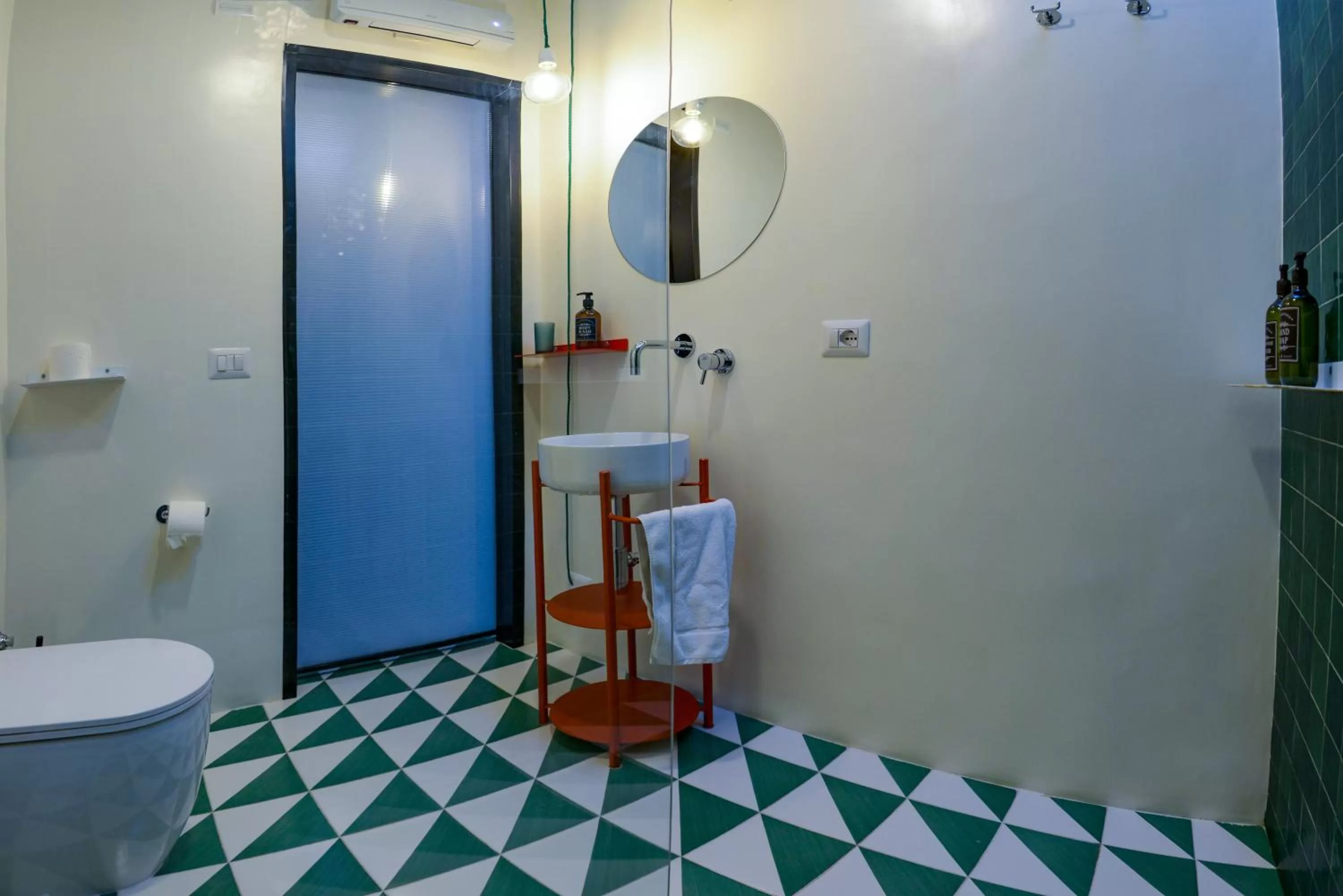 Bathroom in B&B Toledo Panoramic Rooftop with terrace