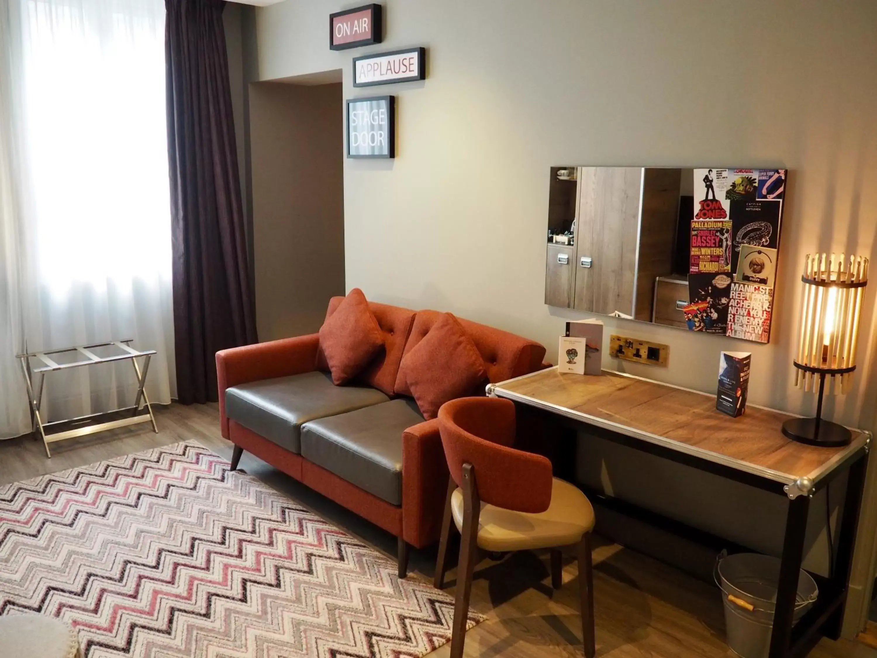Living room, Seating Area in Hotel Indigo - Cardiff, an IHG Hotel