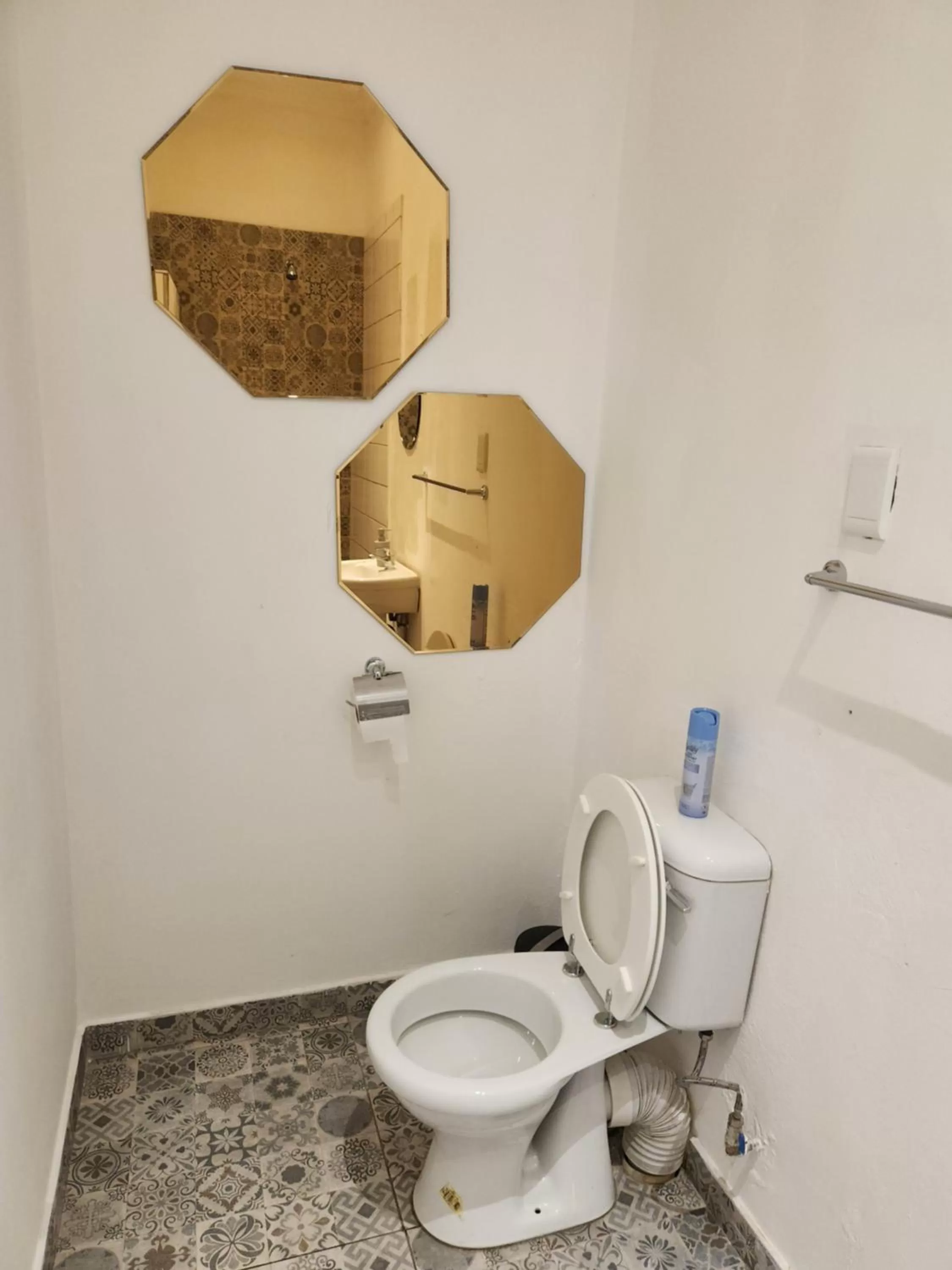 Bathroom in 54 Brecher