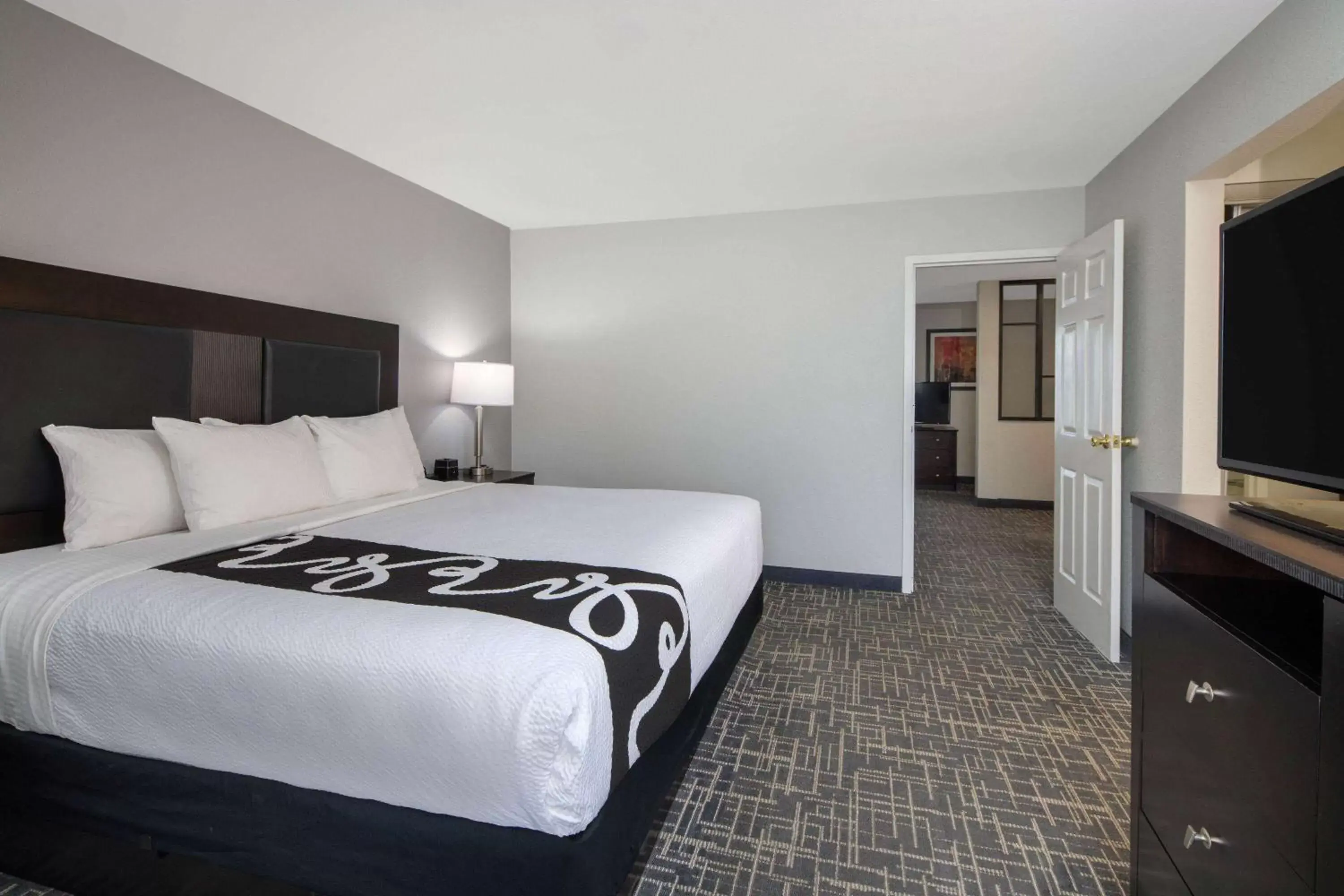 Photo of the whole room, Bed in La Quinta by Wyndham Atlanta Airport South