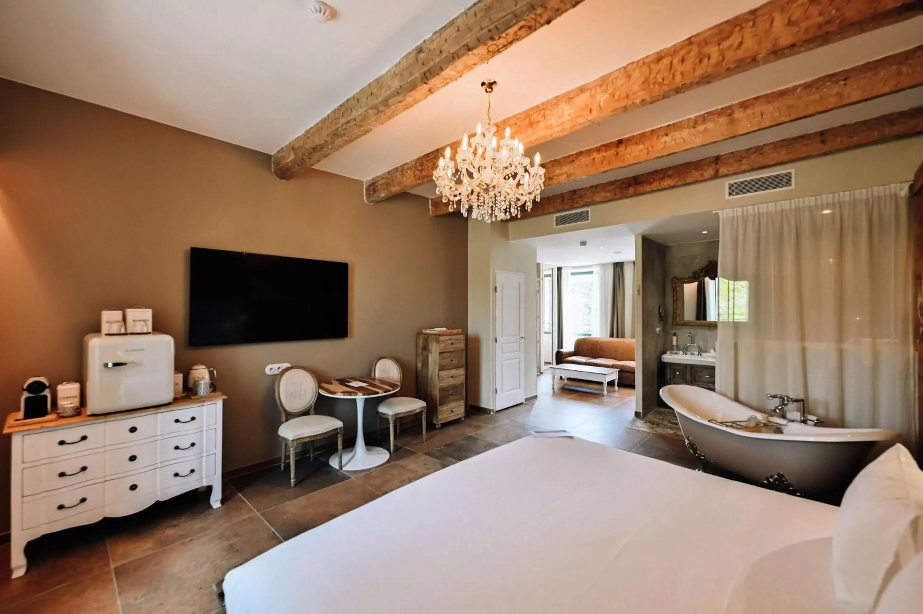 Bathroom, TV/Entertainment Center in Le Hameau Des Pesquiers Ecolodge & Spa, Curio Collection By Hilton