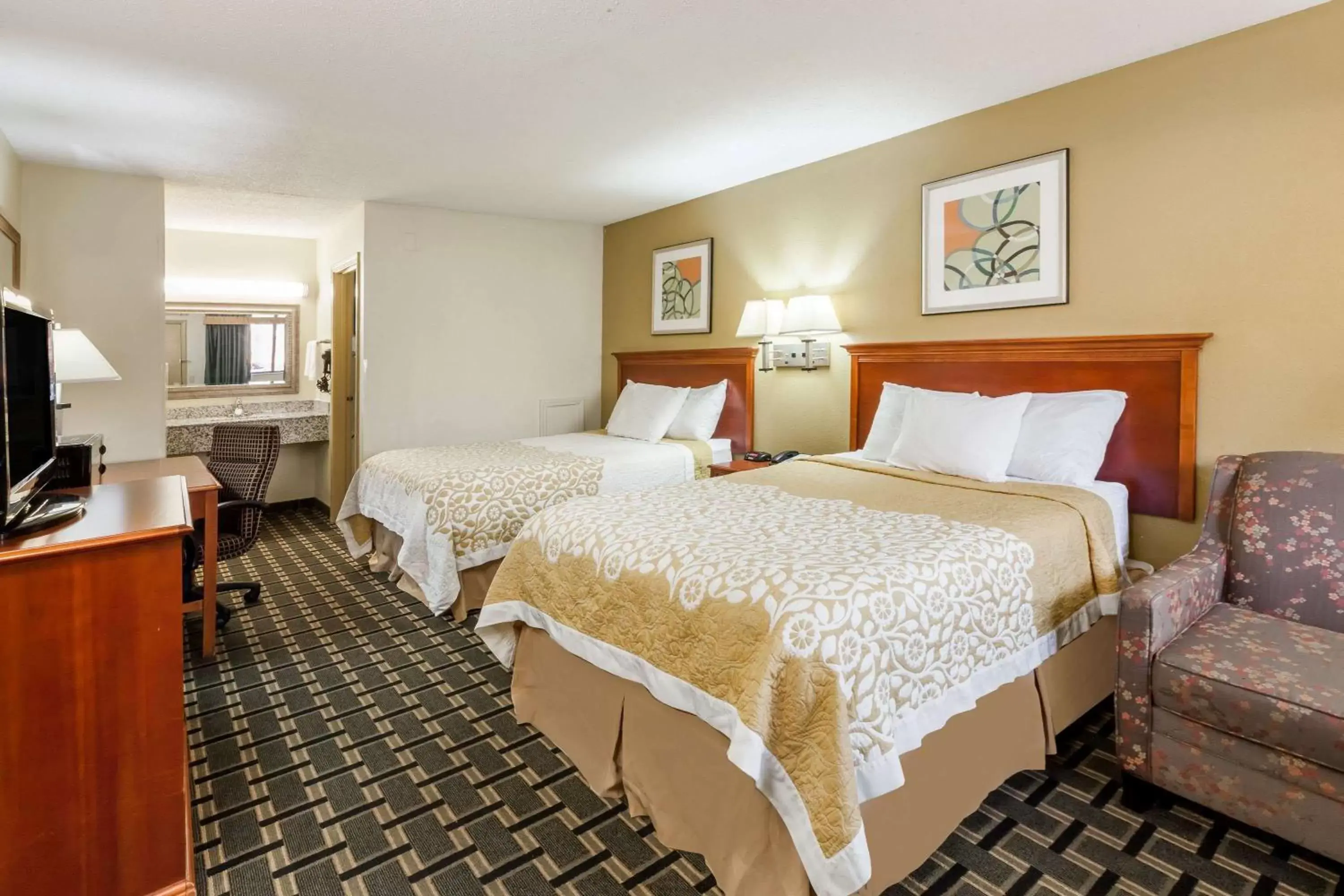 Photo of the whole room, Bed in Days Inn by Wyndham Kent - Akron
