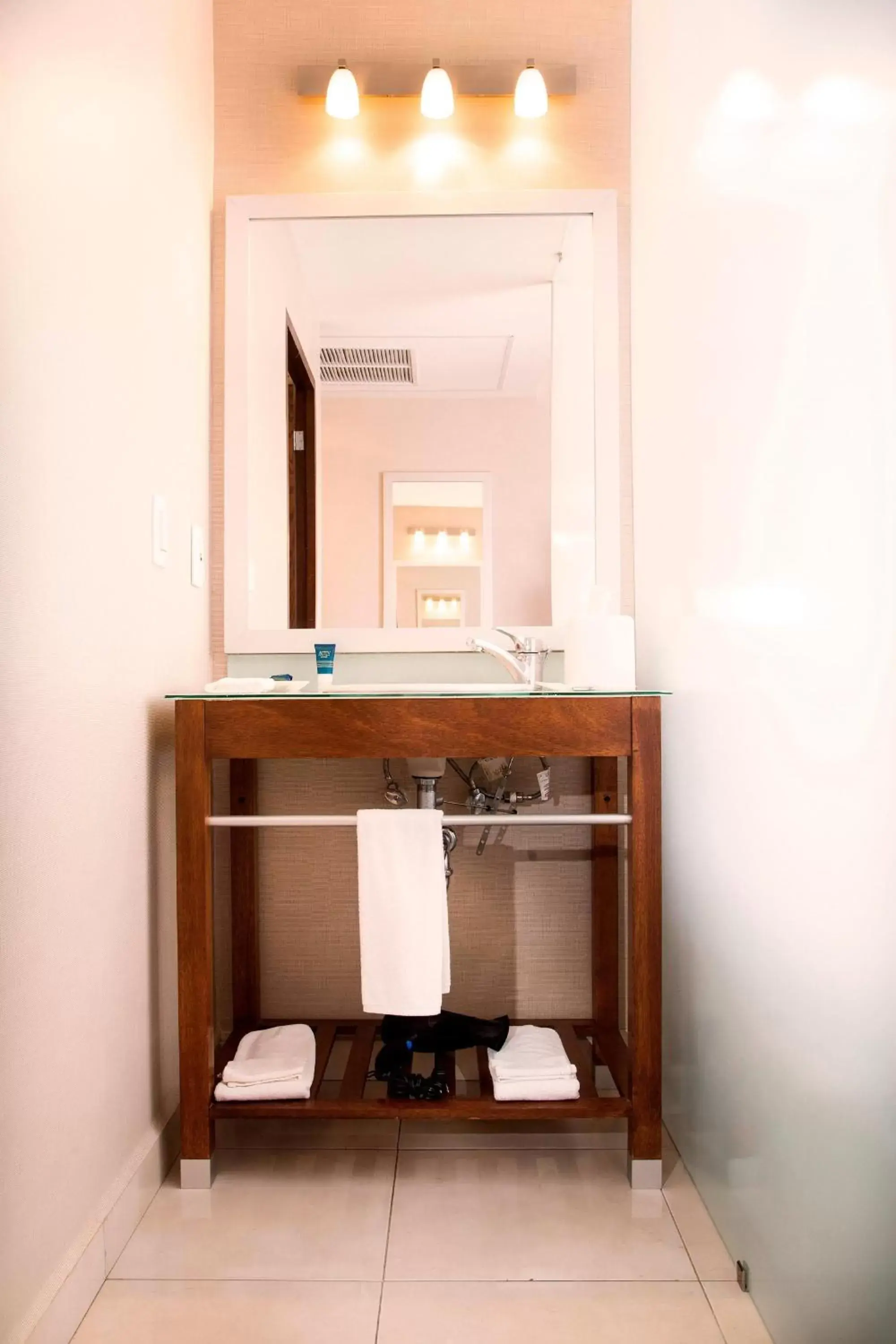 Bathroom in Four Points by Sheraton Queretaro Norte