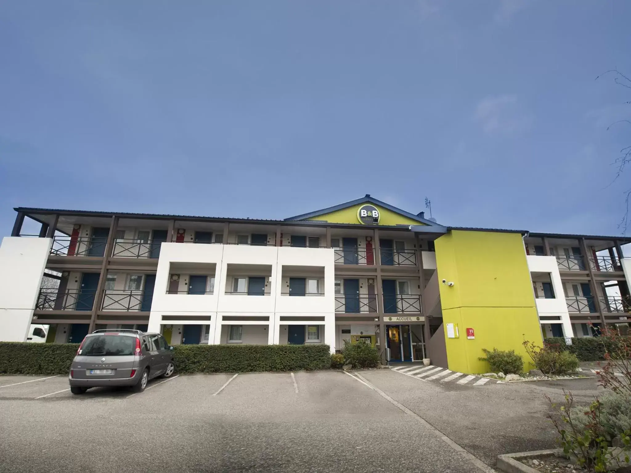 Facade/entrance, Property Building in B&B HOTEL Clermont-Ferrand Le Brézet Aéroport