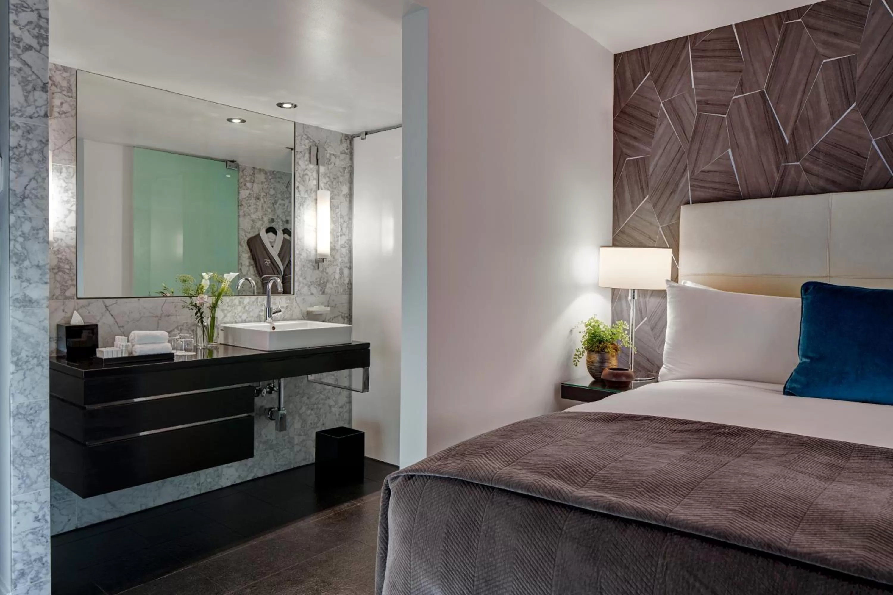 Photo of the whole room, Bed in The Dupont Circle Hotel