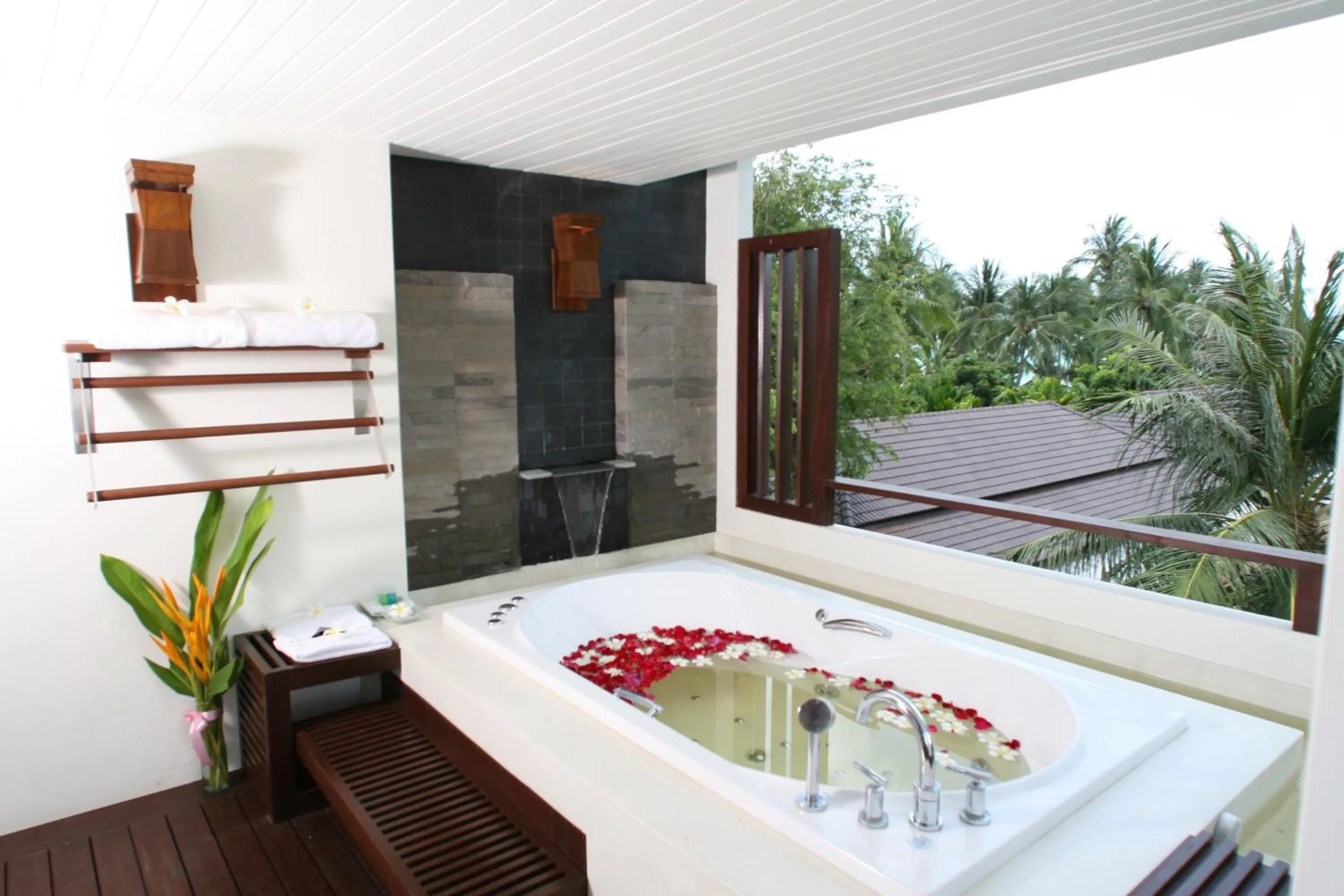 Hot Tub in Evergreen Resort