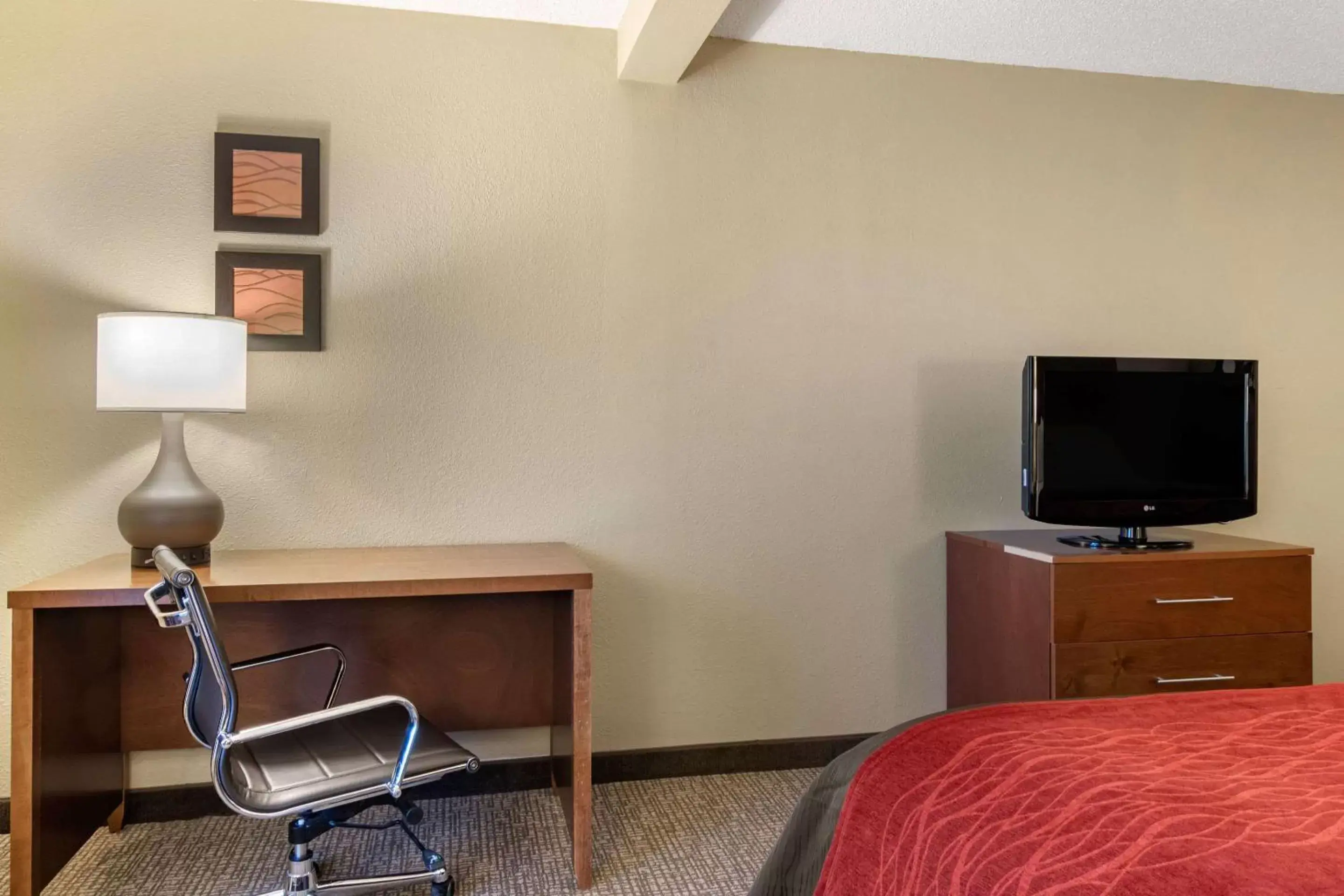 Photo of the whole room, TV/Entertainment Center in Comfort Inn and Suites