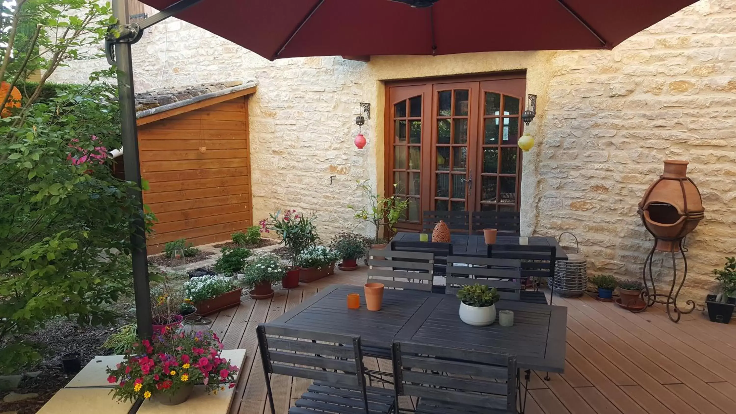 Patio in B&B Des Histoires d'Anges - Côté Jardin