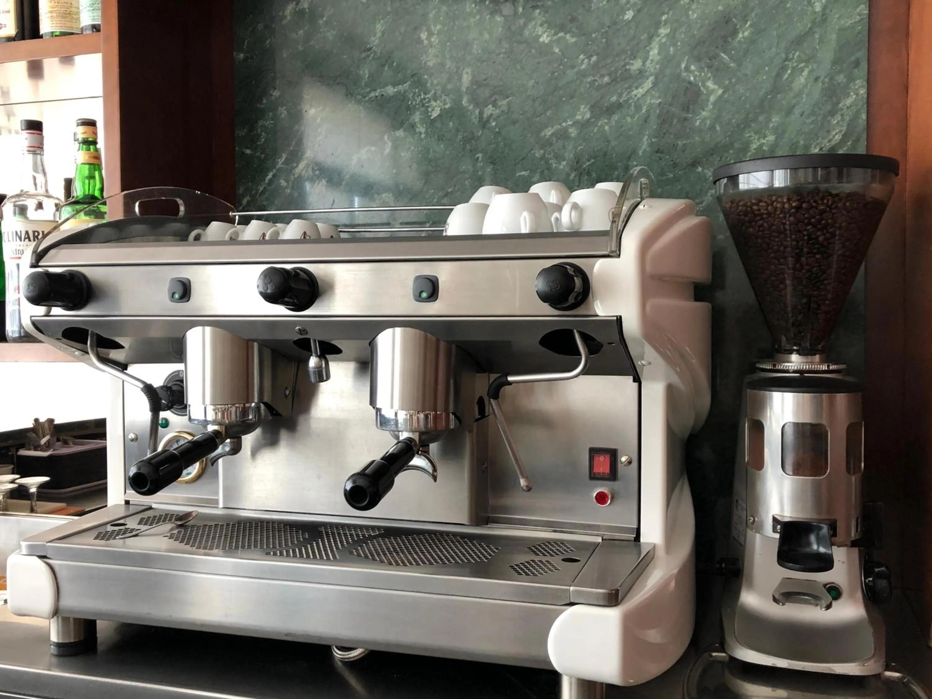 Coffee/tea facilities in Hotel City