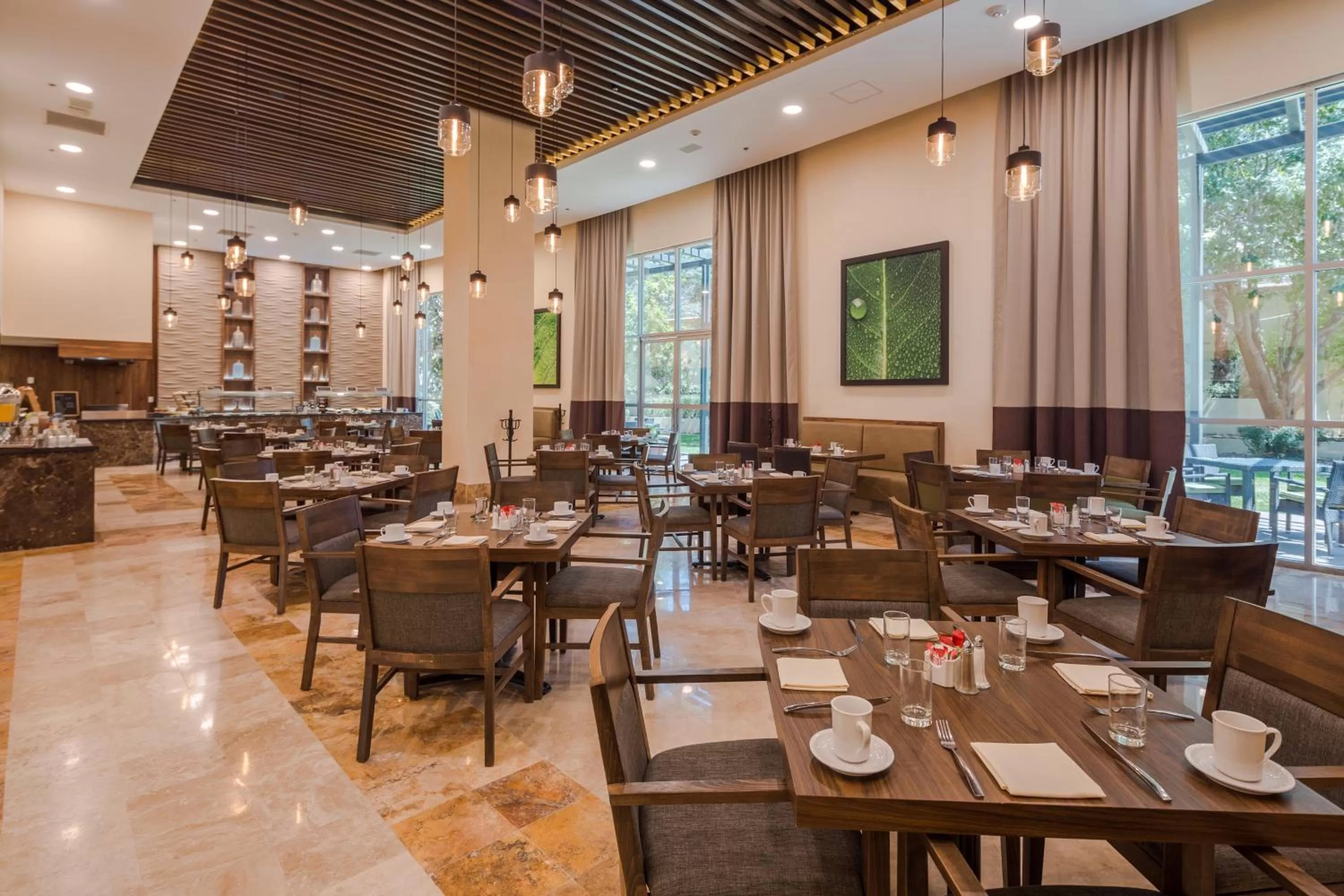 Restaurant/places to eat in Holiday Inn Monterrey Valle by IHG