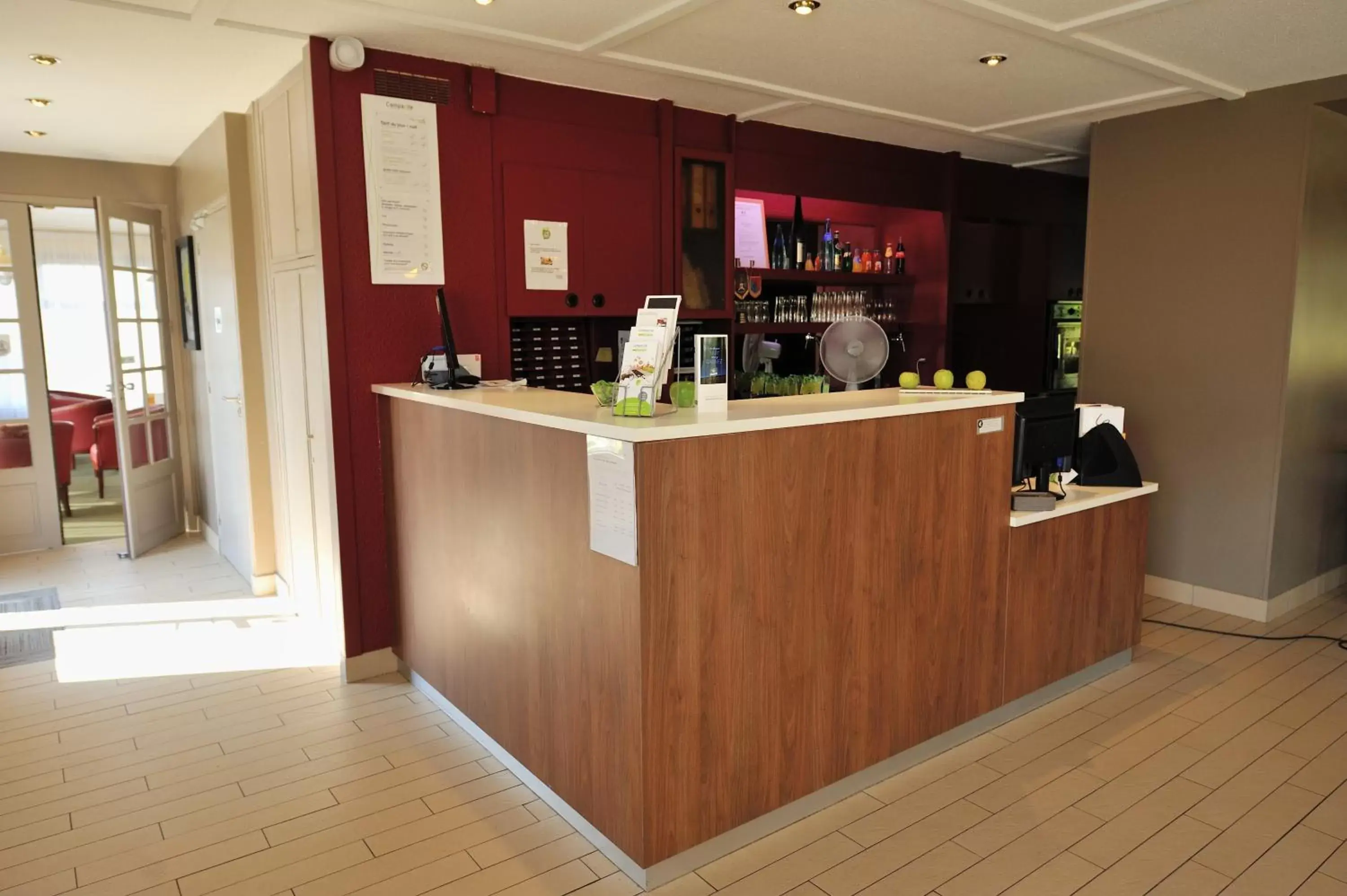 Lobby or reception in Campanile Saint-Nazaire ~ Trignac