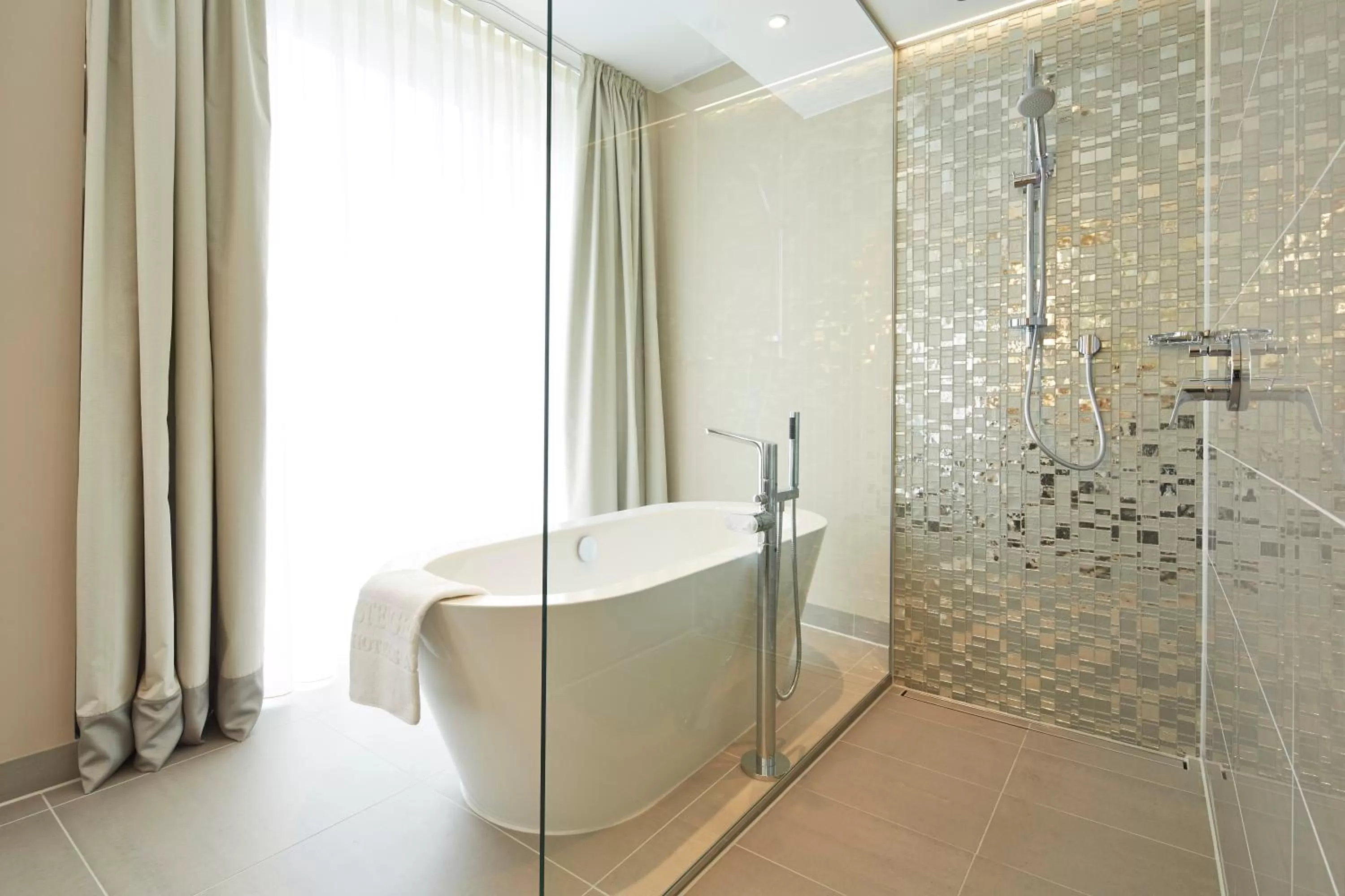 Shower in Steigenberger Hotel Am Kanzleramt