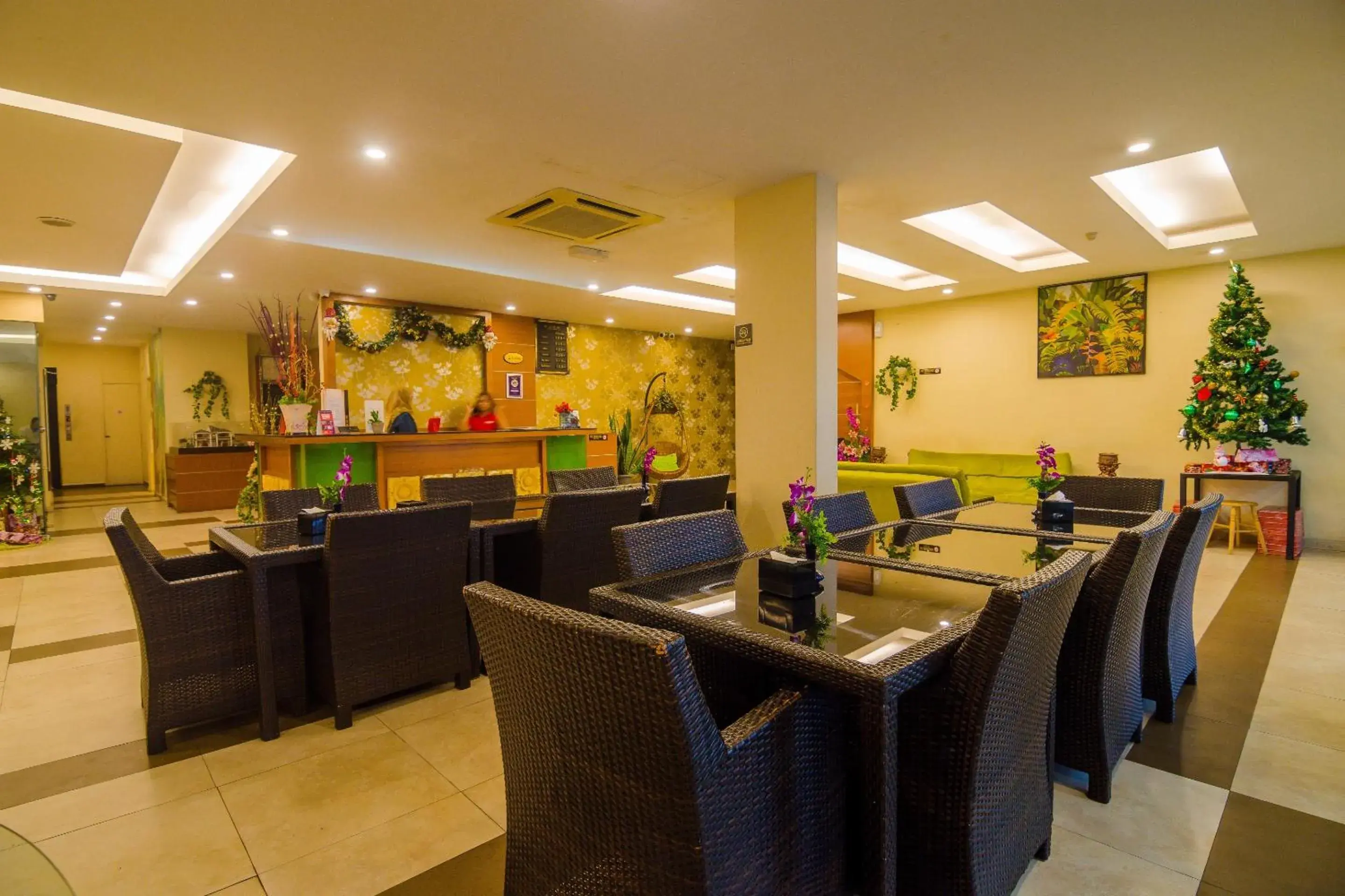 Restaurant/Places to Eat in Sri Indar Hotel