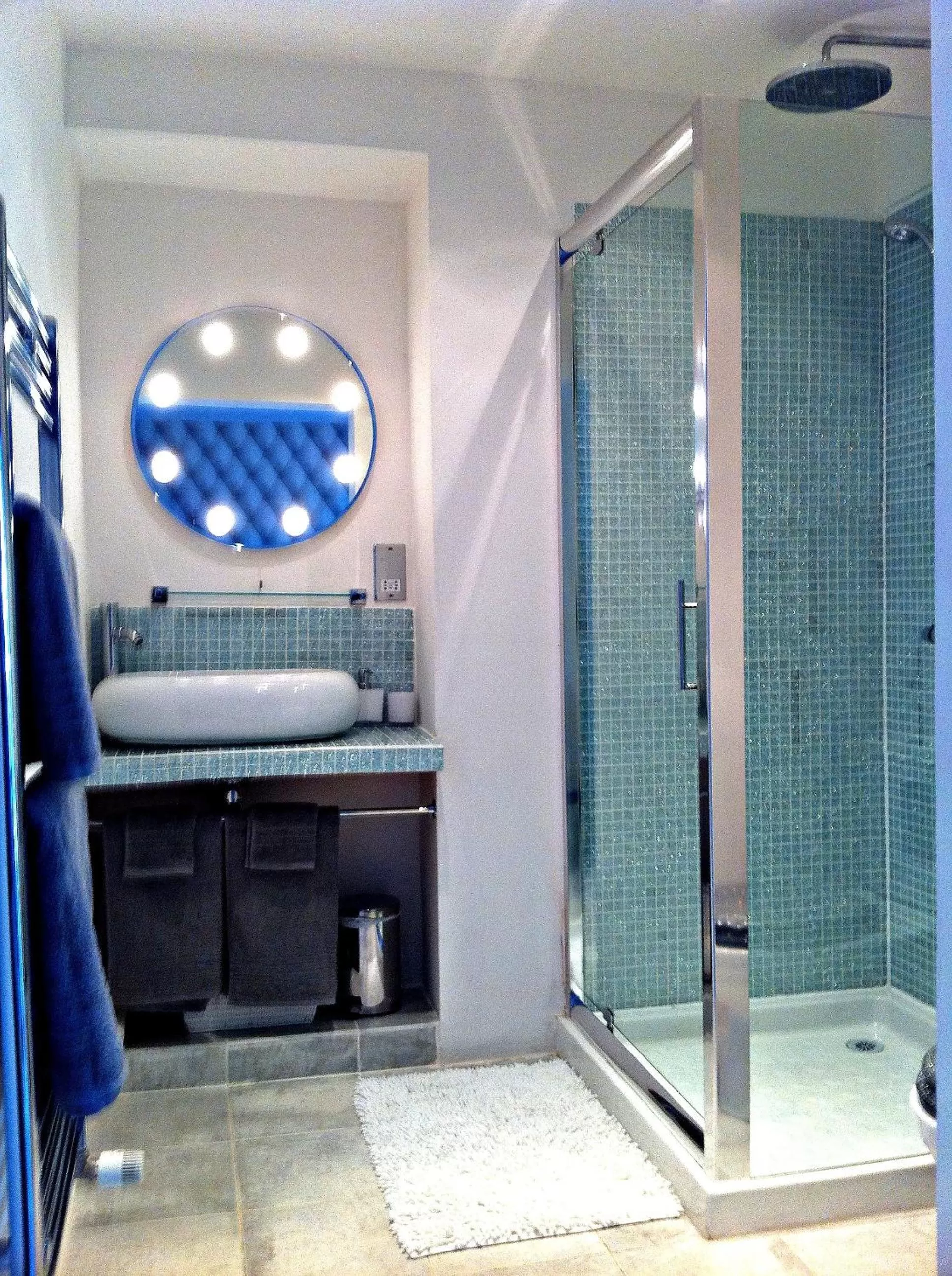 Bathroom in Maison De Plumes