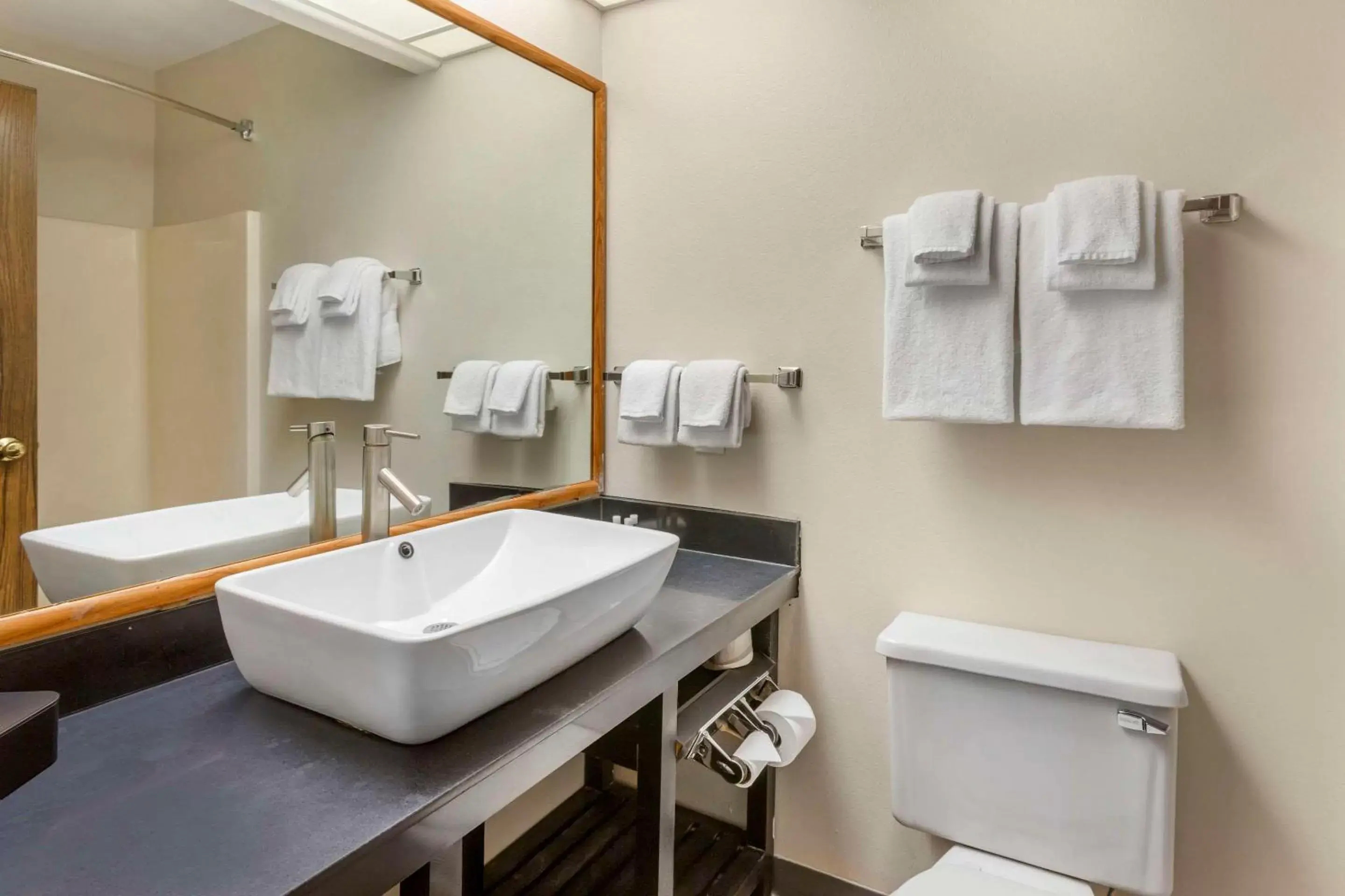Bedroom, Bathroom in Quality Inn & Suites Fillmore I-15