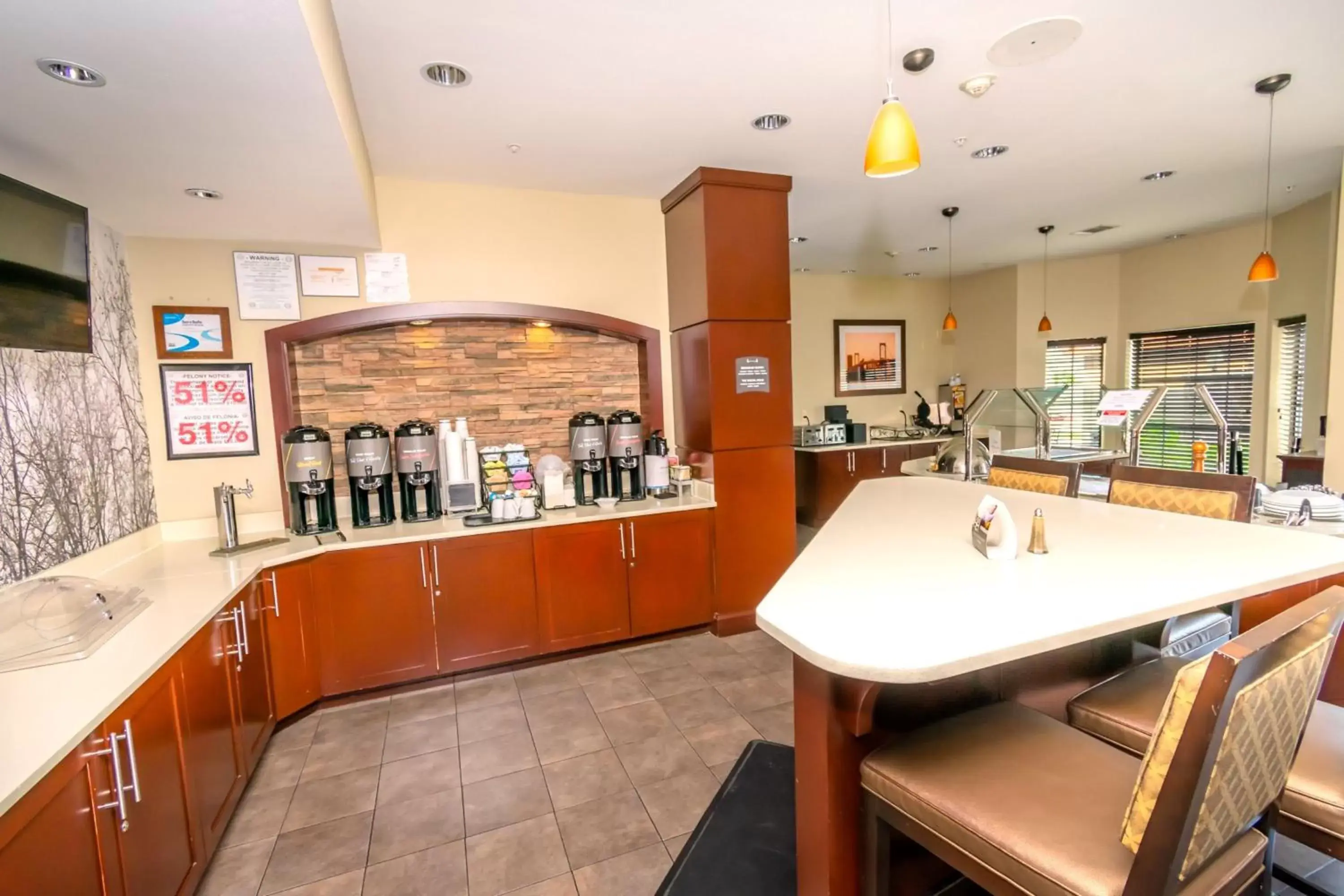 Breakfast, Restaurant/Places to Eat in Staybridge Suites Houston - IAH Airport, an IHG Hotel