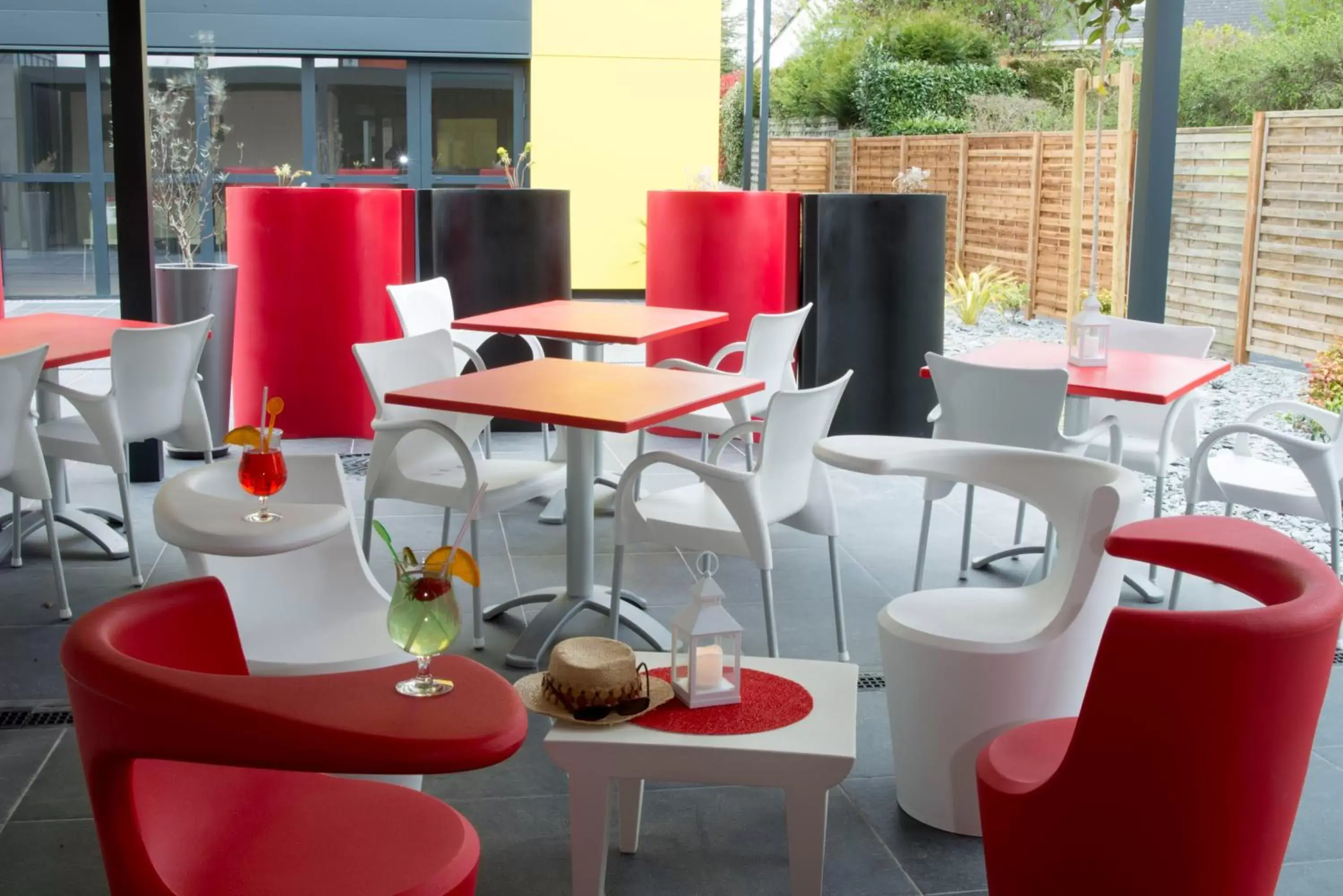 Balcony/Terrace, Restaurant/Places to Eat in ibis Rennes Beaulieu