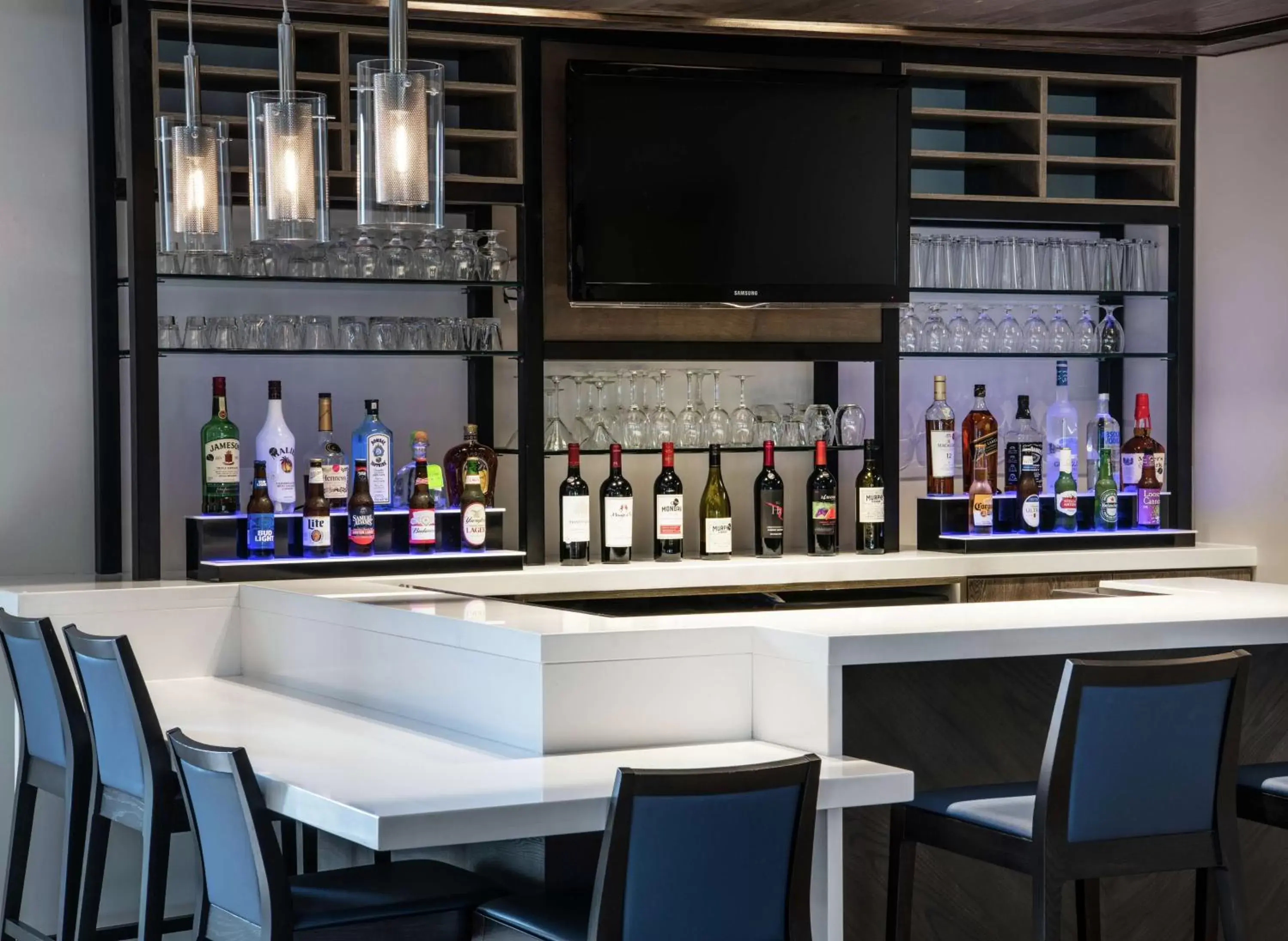 Lounge or bar in Hilton Garden Inn BWI Airport Lounge or bar in Hilton Garden Inn BWI Airport