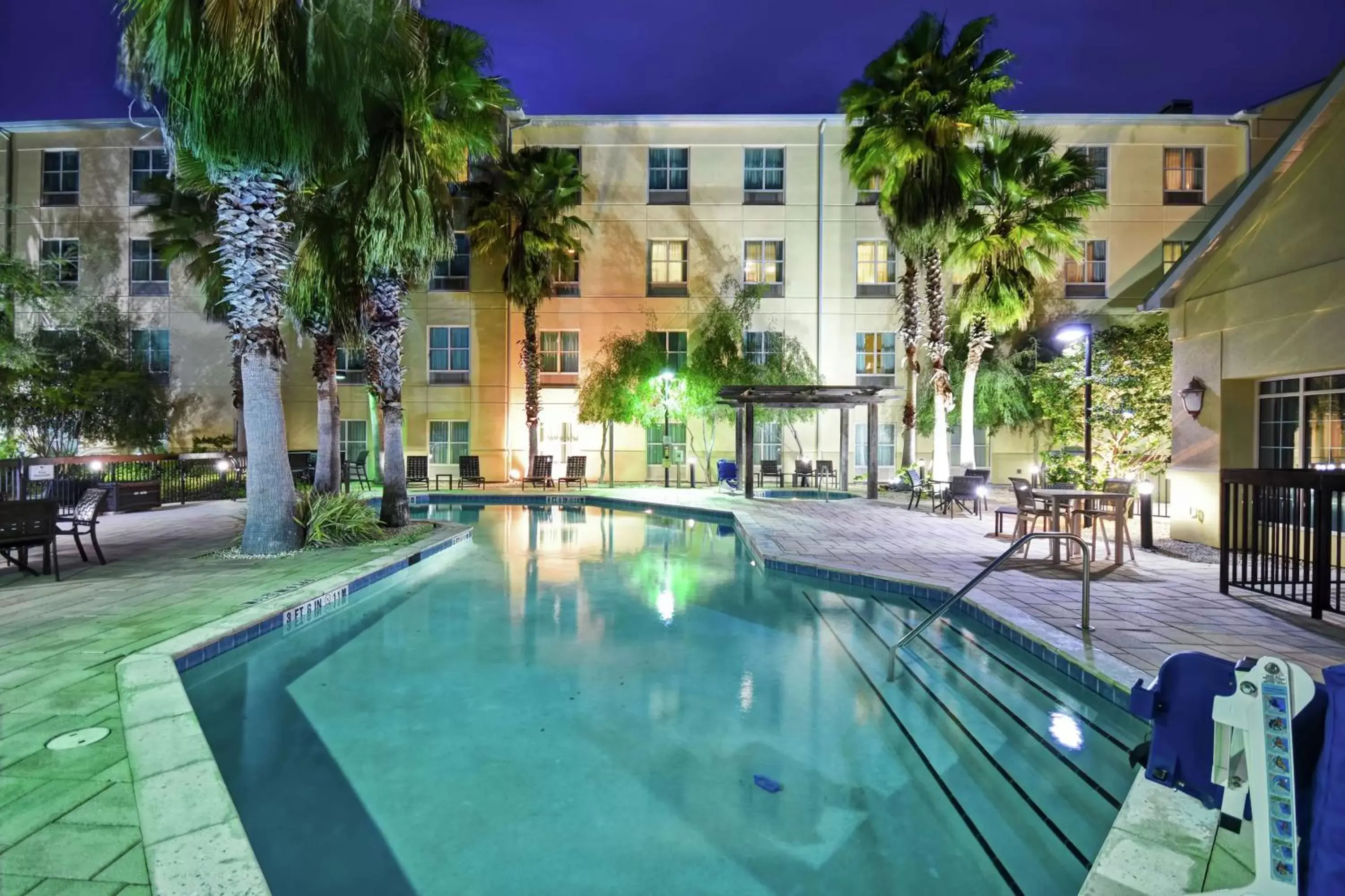 Property building, Swimming Pool in Homewood Suites by Hilton Ocala at Heath Brook