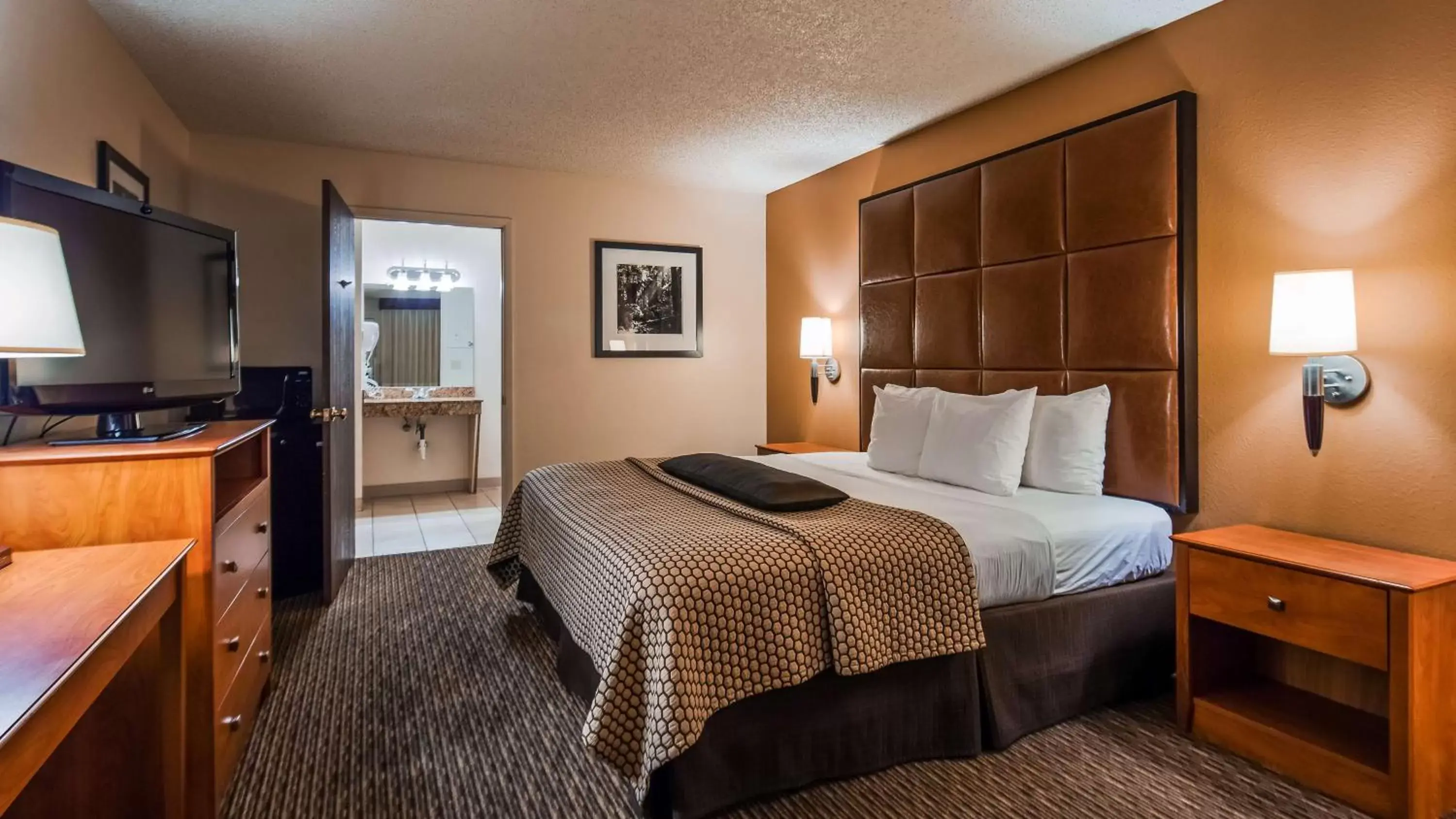 Photo of the whole room, Bed in Best Western Inn Of Pinetop