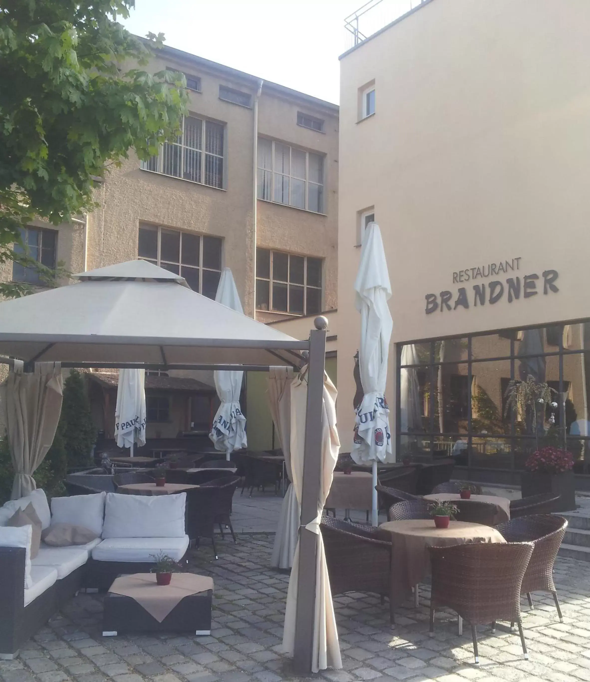 Restaurant/places to eat in SORAT Insel-Hotel Regensburg