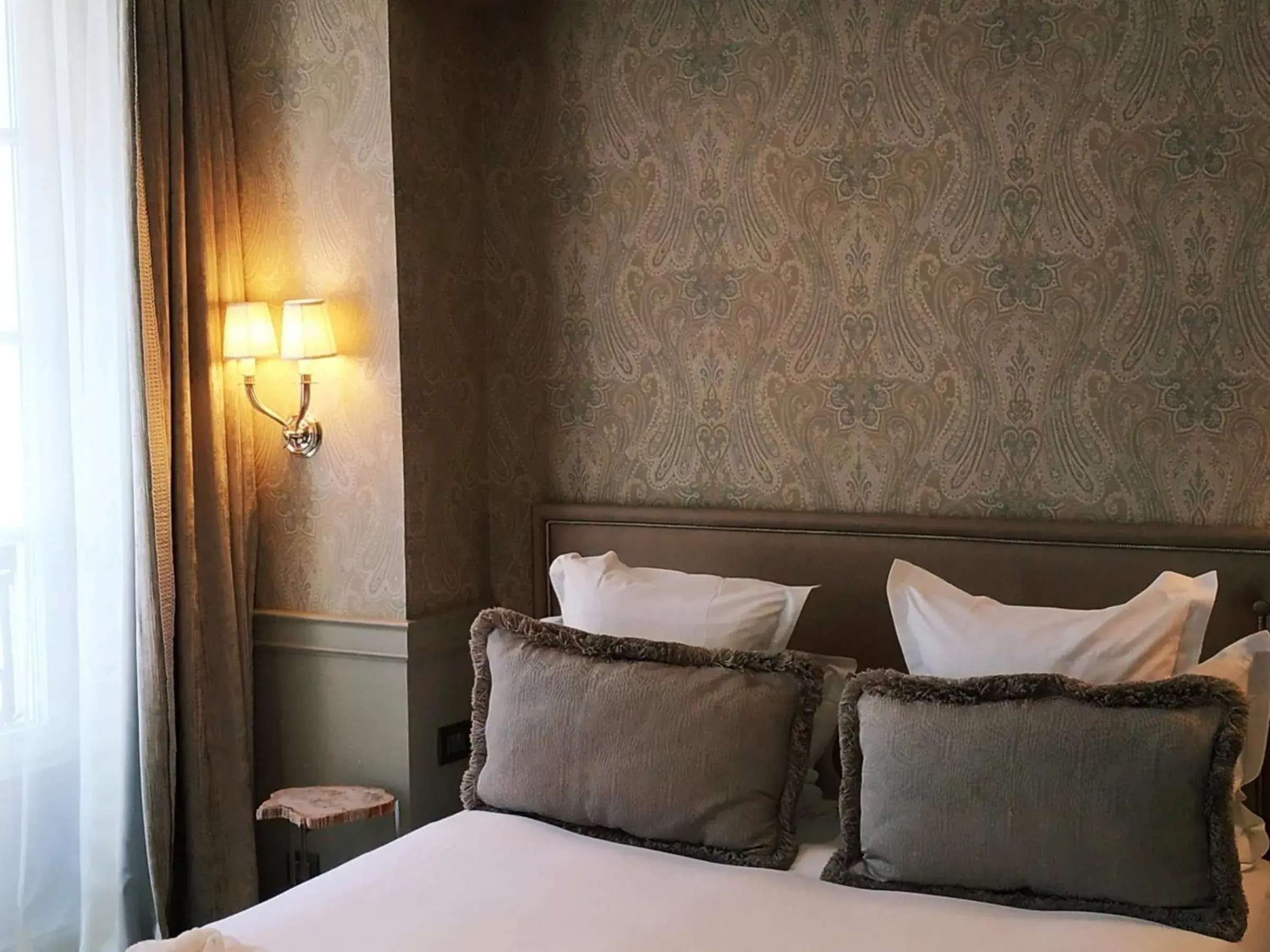 Bed in Hotel George Washington